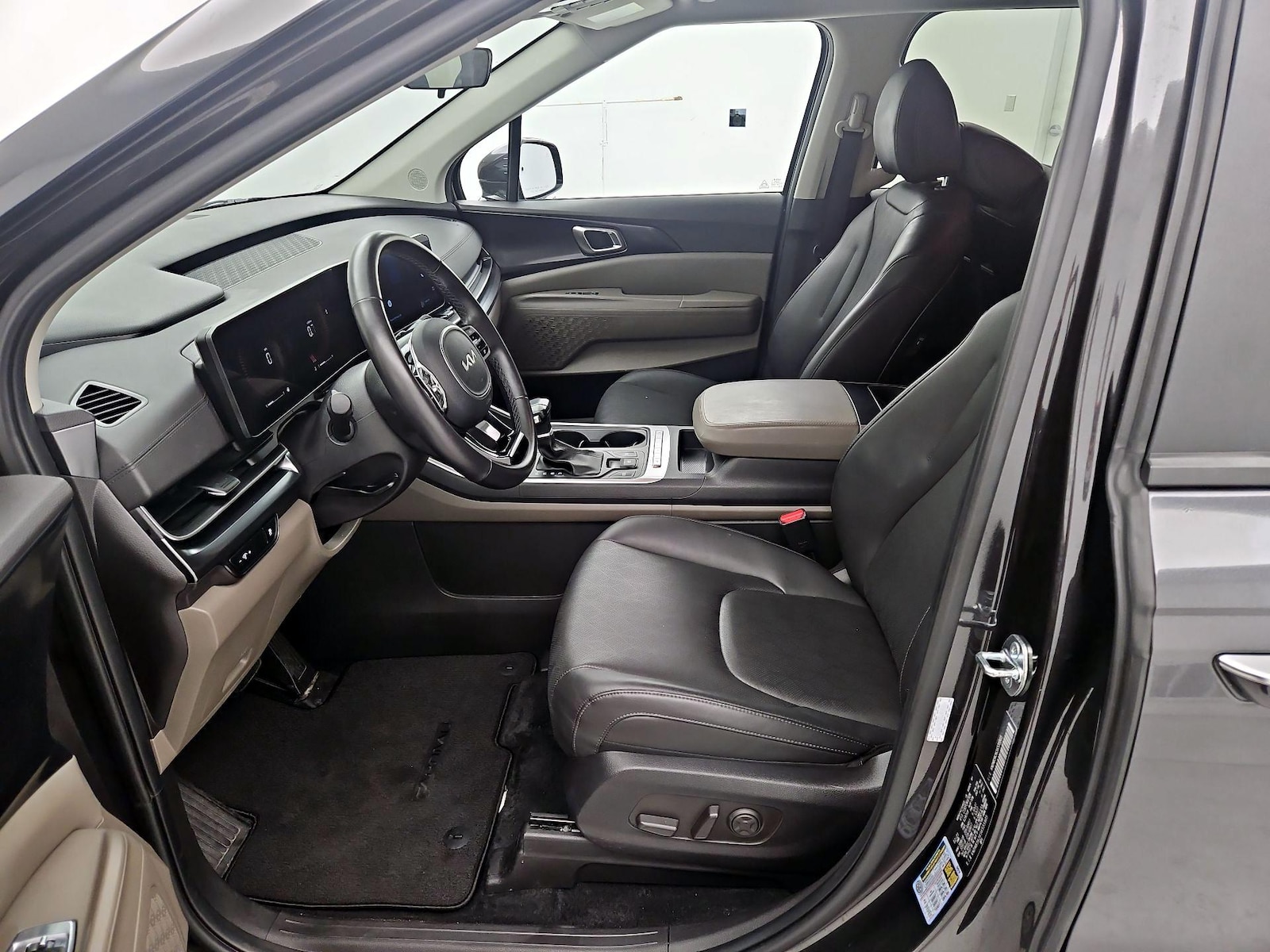 2025 Kia Carnival LXS - Photo 12