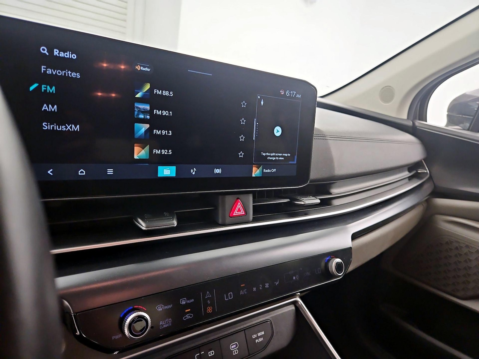 2025 Kia Carnival LXS - Photo 17