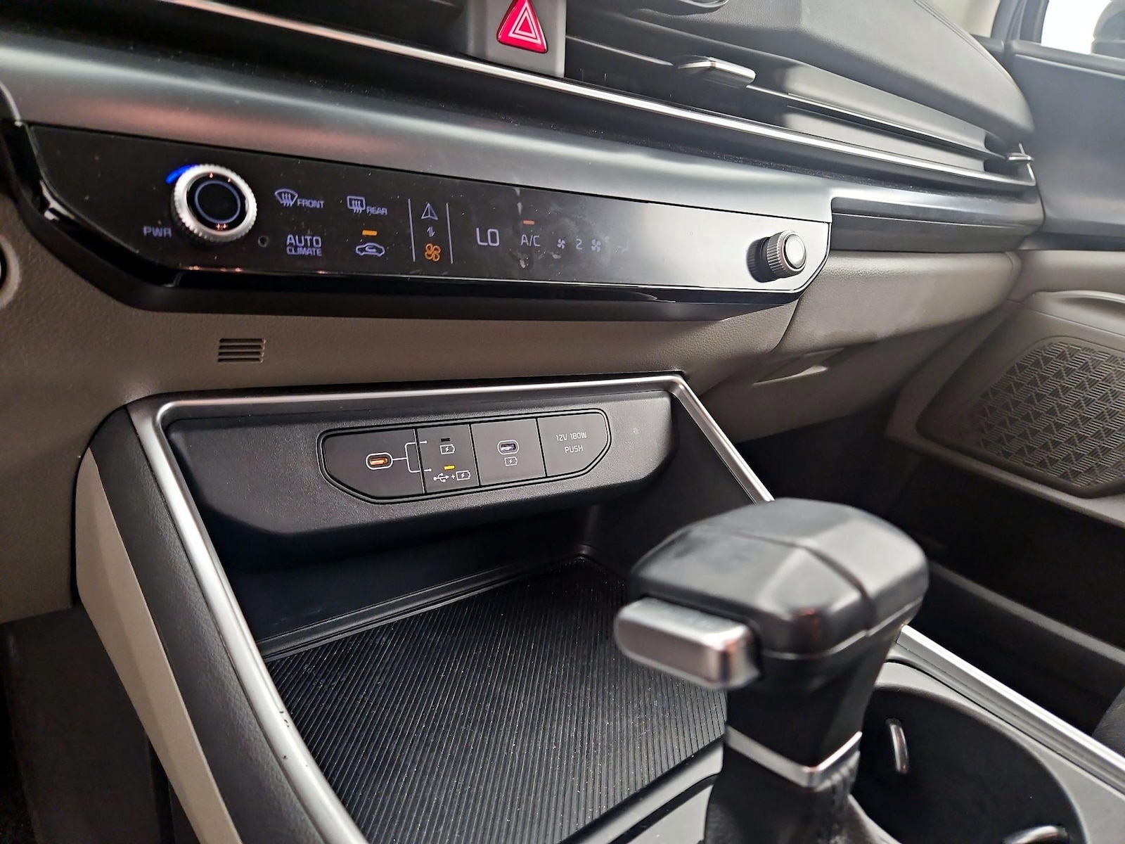 2025 Kia Carnival LXS - Photo 18