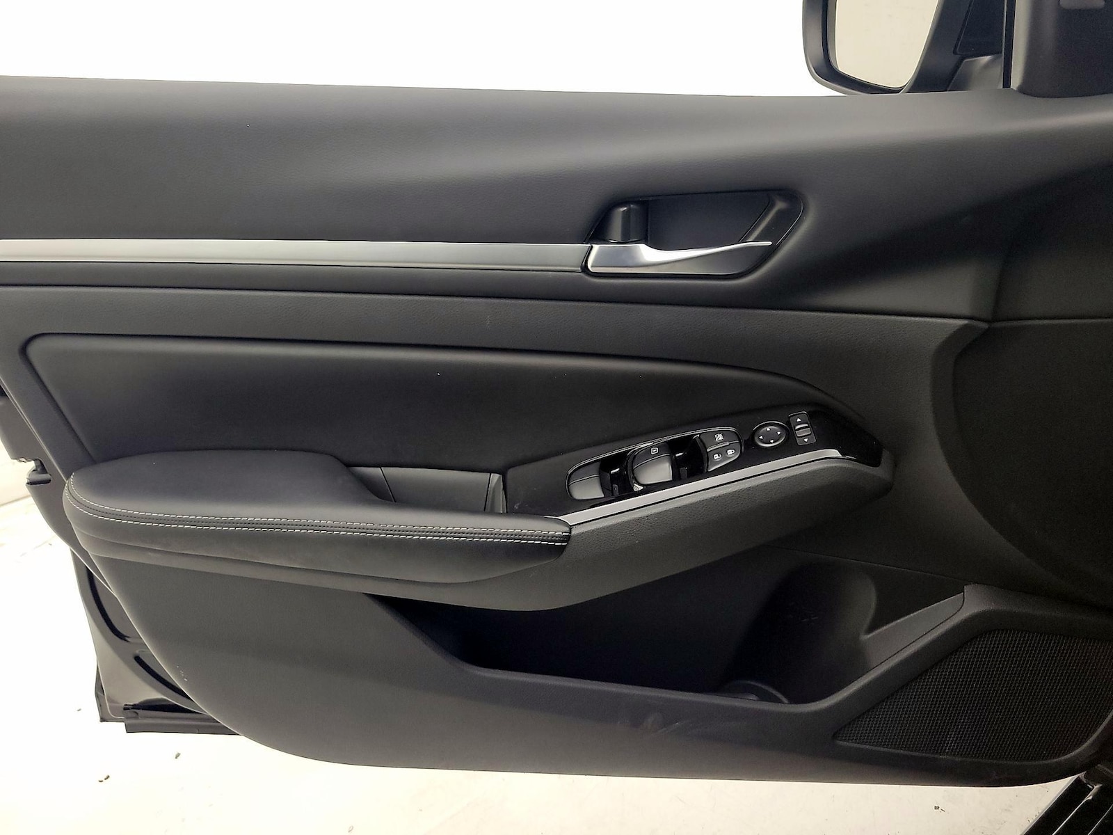 2023 Nissan Altima SV - Photo 13