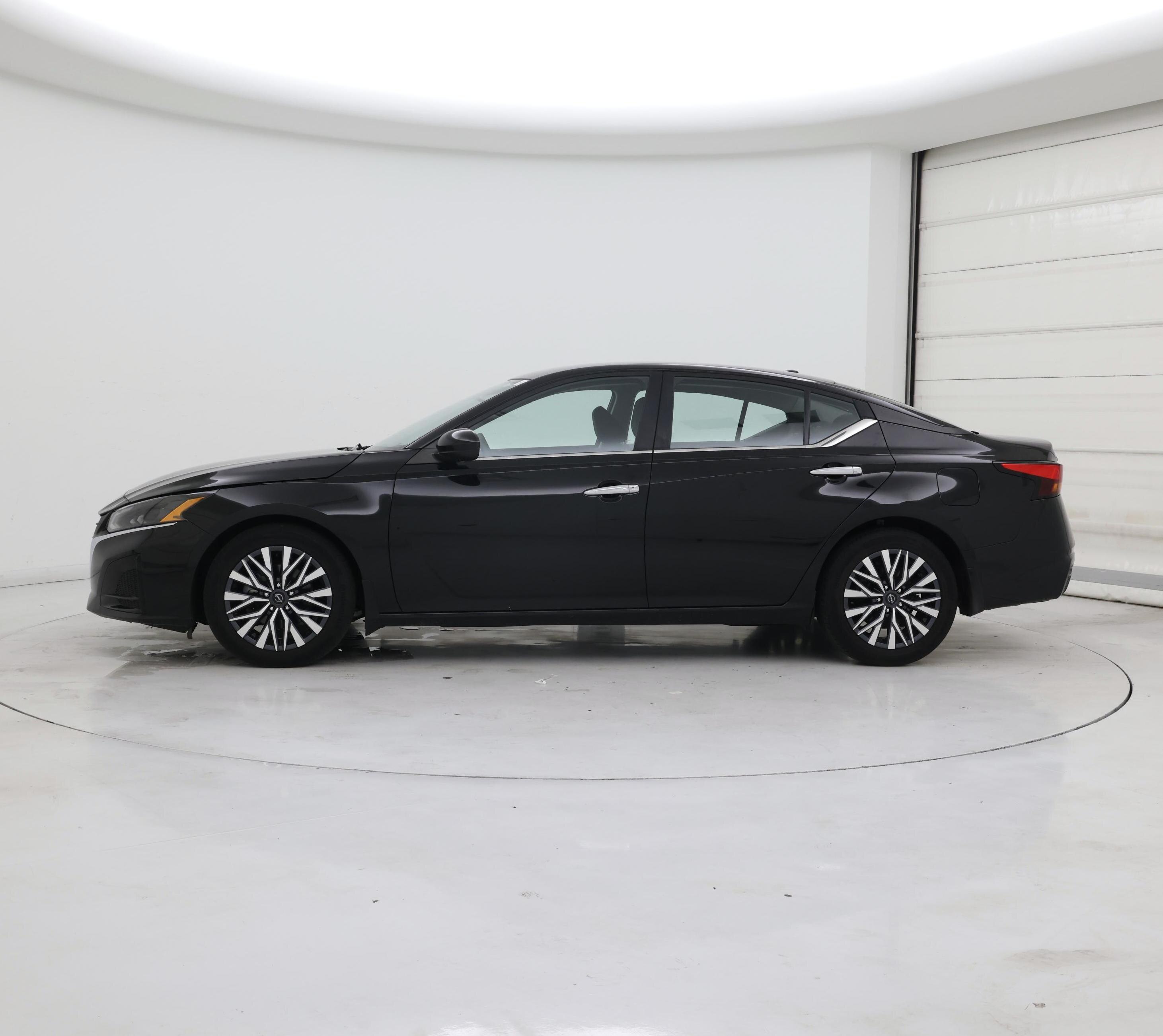 Thumbnail: 2023 Nissan Altima - 3