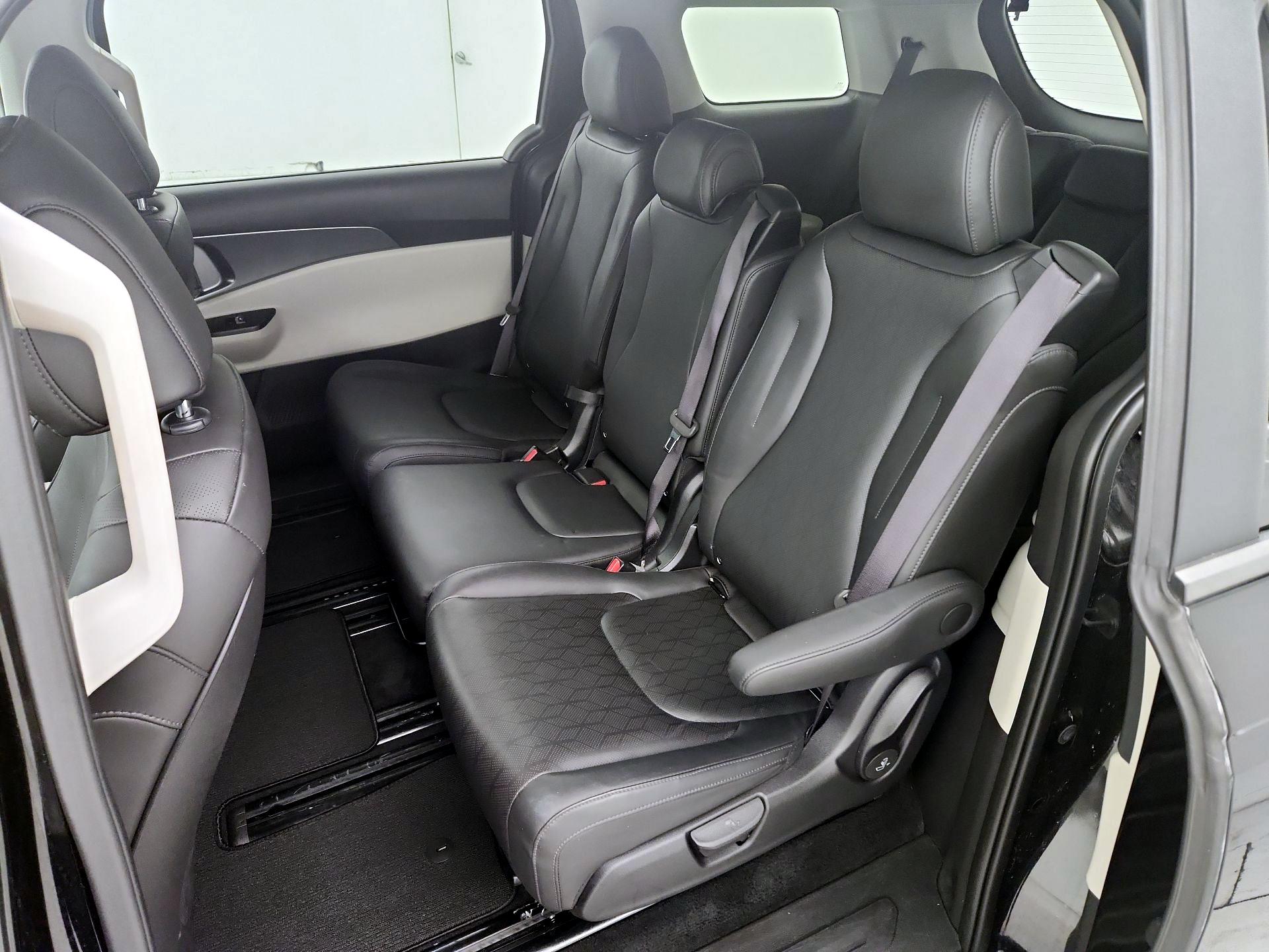 Thumbnail: 2024 Kia Carnival - 17