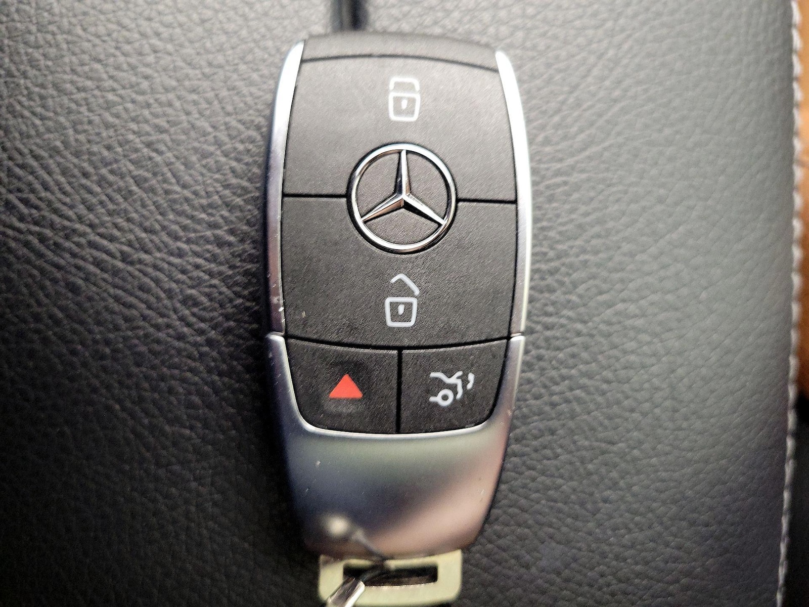 2021 Mercedes-Benz GLC Coupe GLC300 - Photo 25