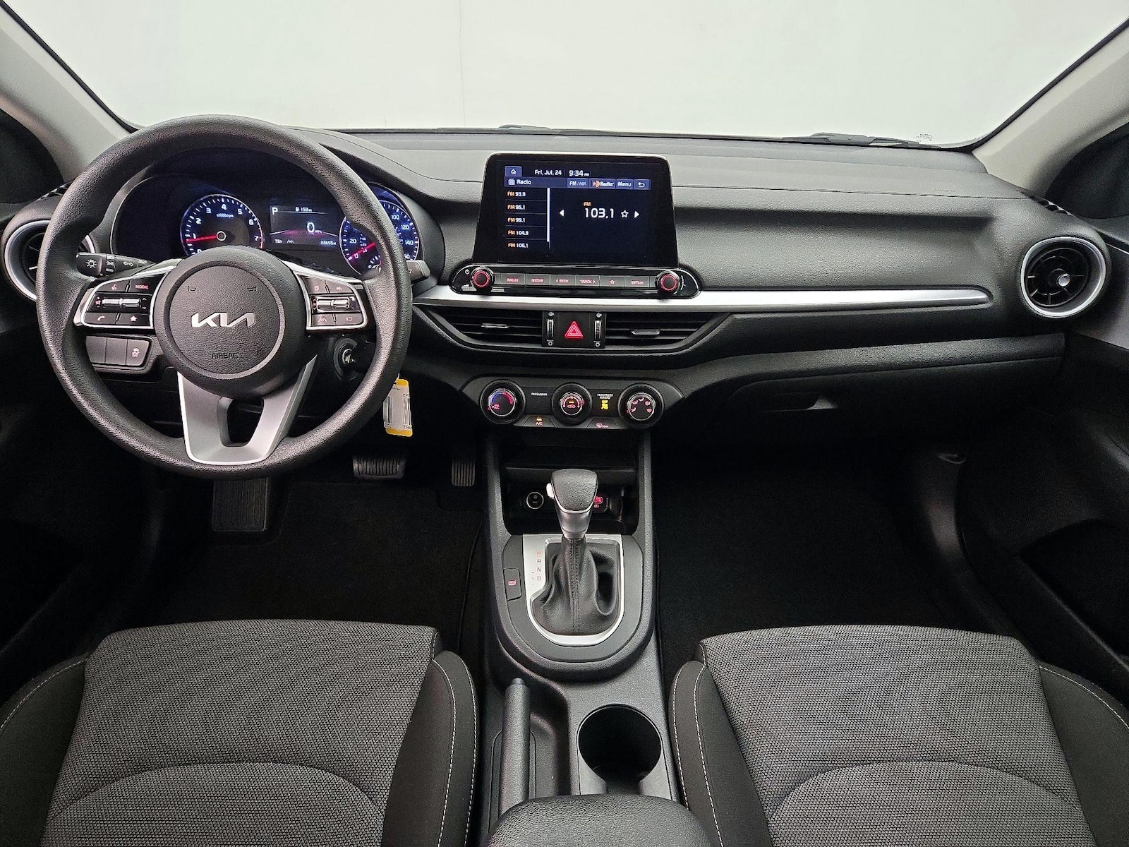 2024 Kia Forte LX - Photo 10