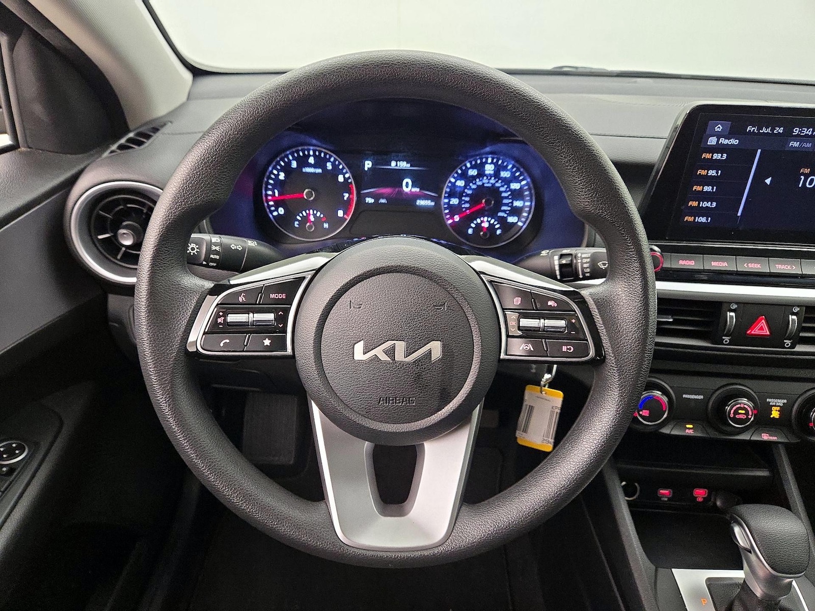 2024 Kia Forte LX - Photo 11