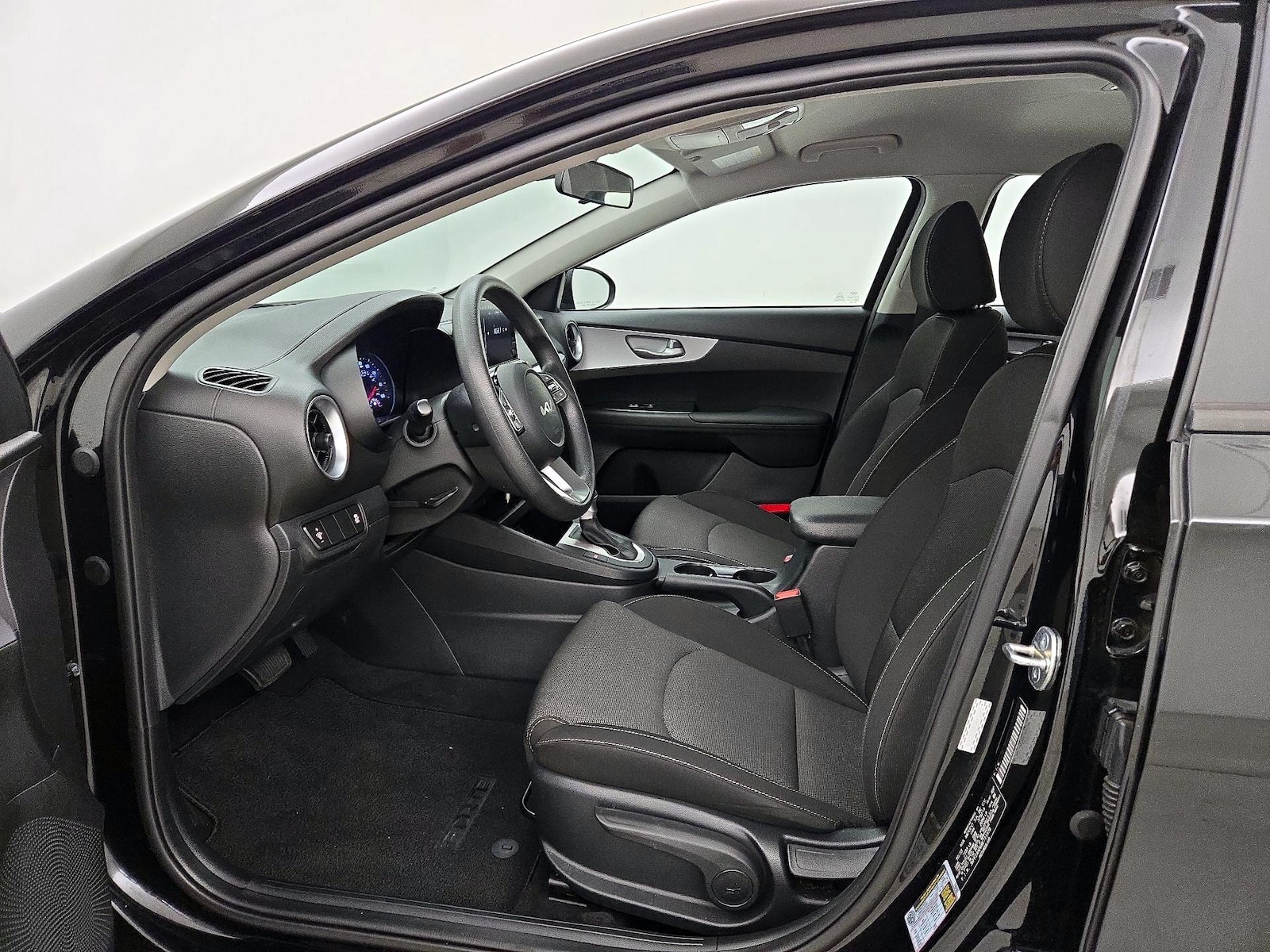 2024 Kia Forte LX - Photo 12