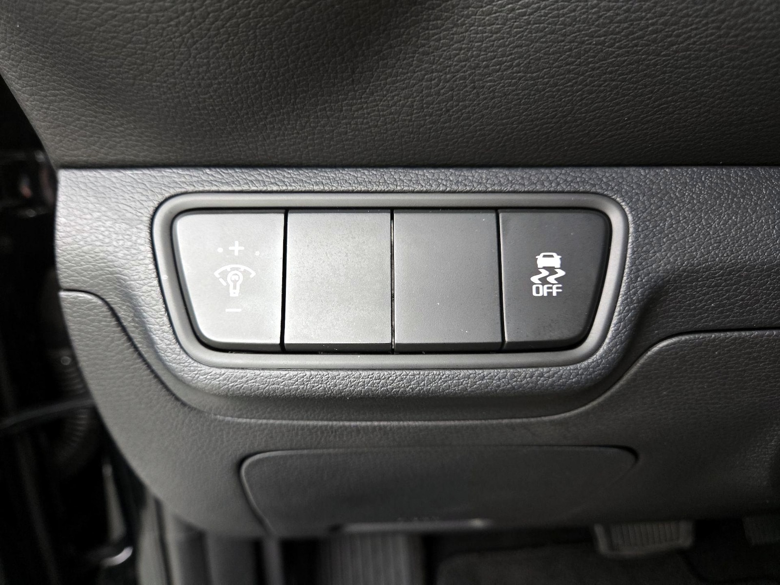 2024 Kia Forte LX - Photo 14
