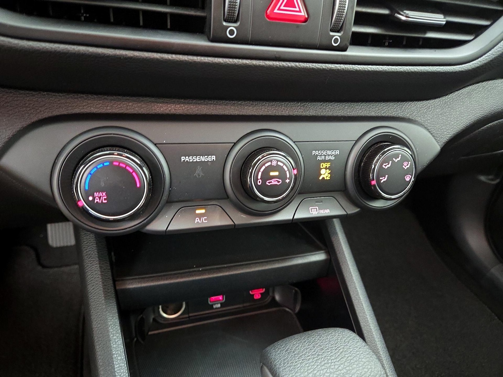 2024 Kia Forte LX - Photo 17