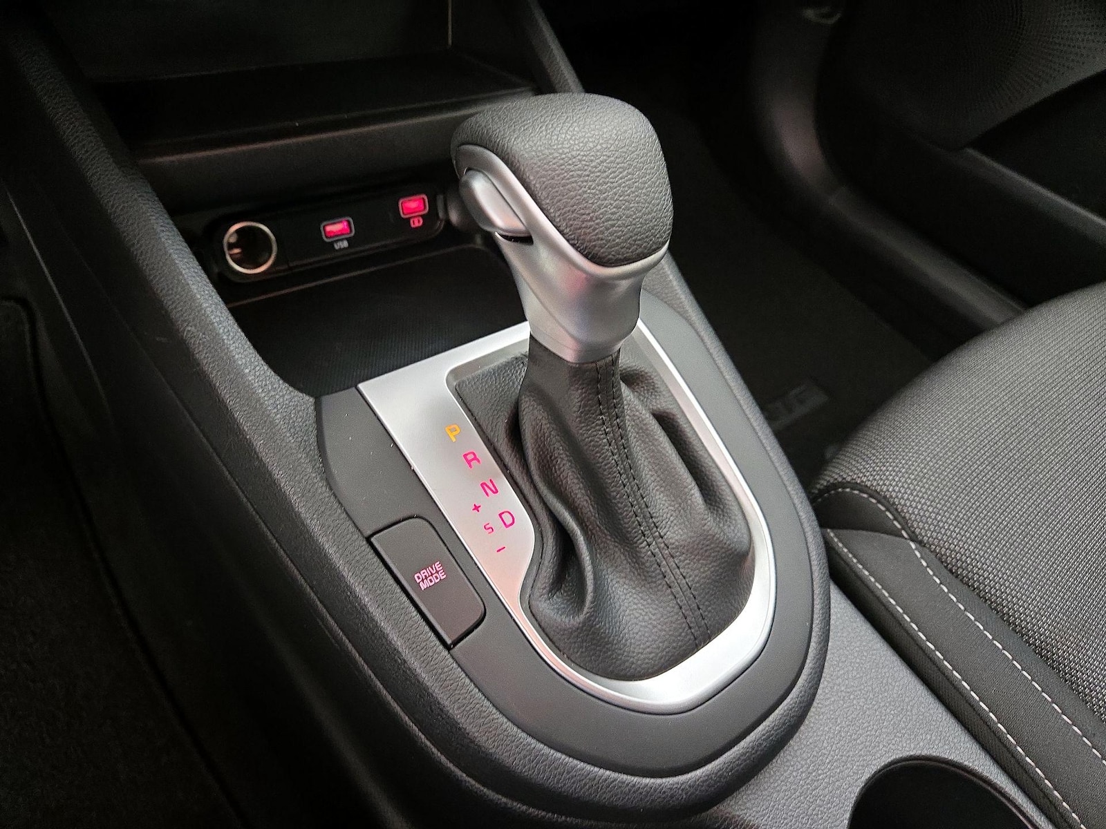 2024 Kia Forte LX - Photo 18