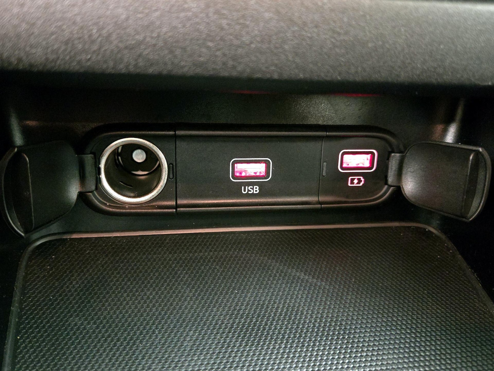 2024 Kia Forte LX - Photo 19