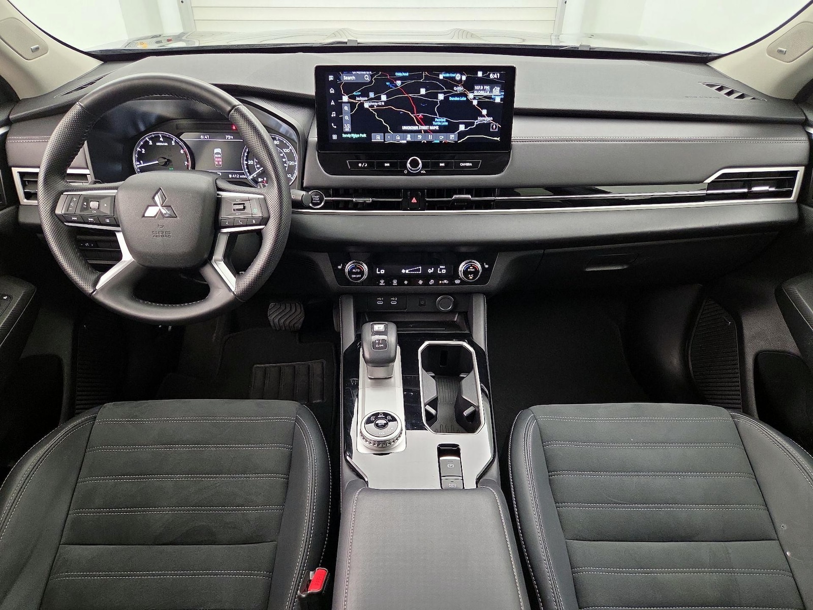 2025 Mitsubishi Outlander SE - Photo 10