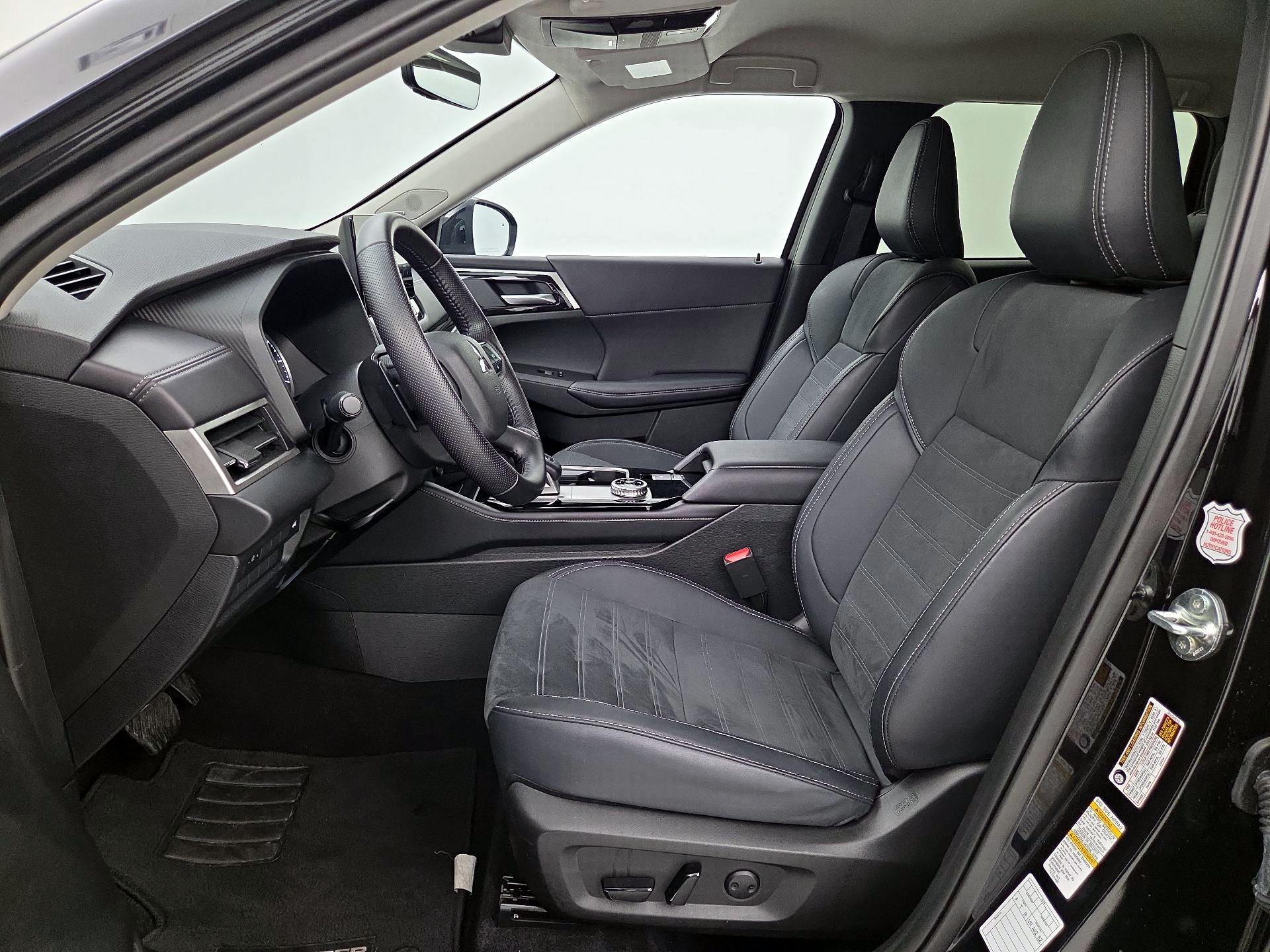 Thumbnail: 2025 Mitsubishi Outlander - 11