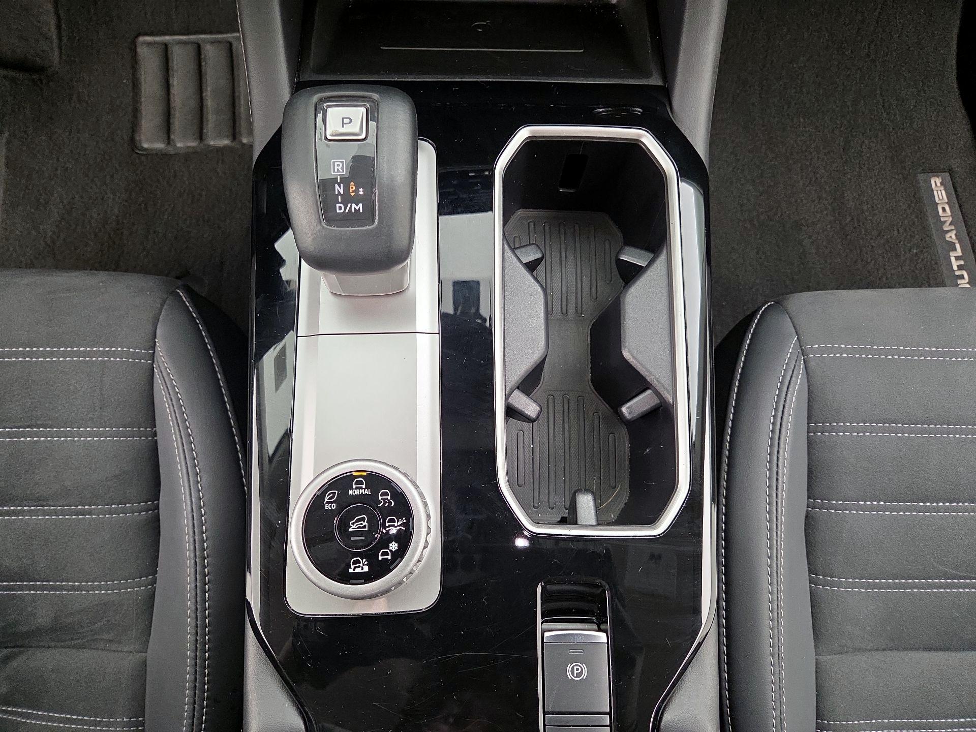 Thumbnail: 2025 Mitsubishi Outlander - 18