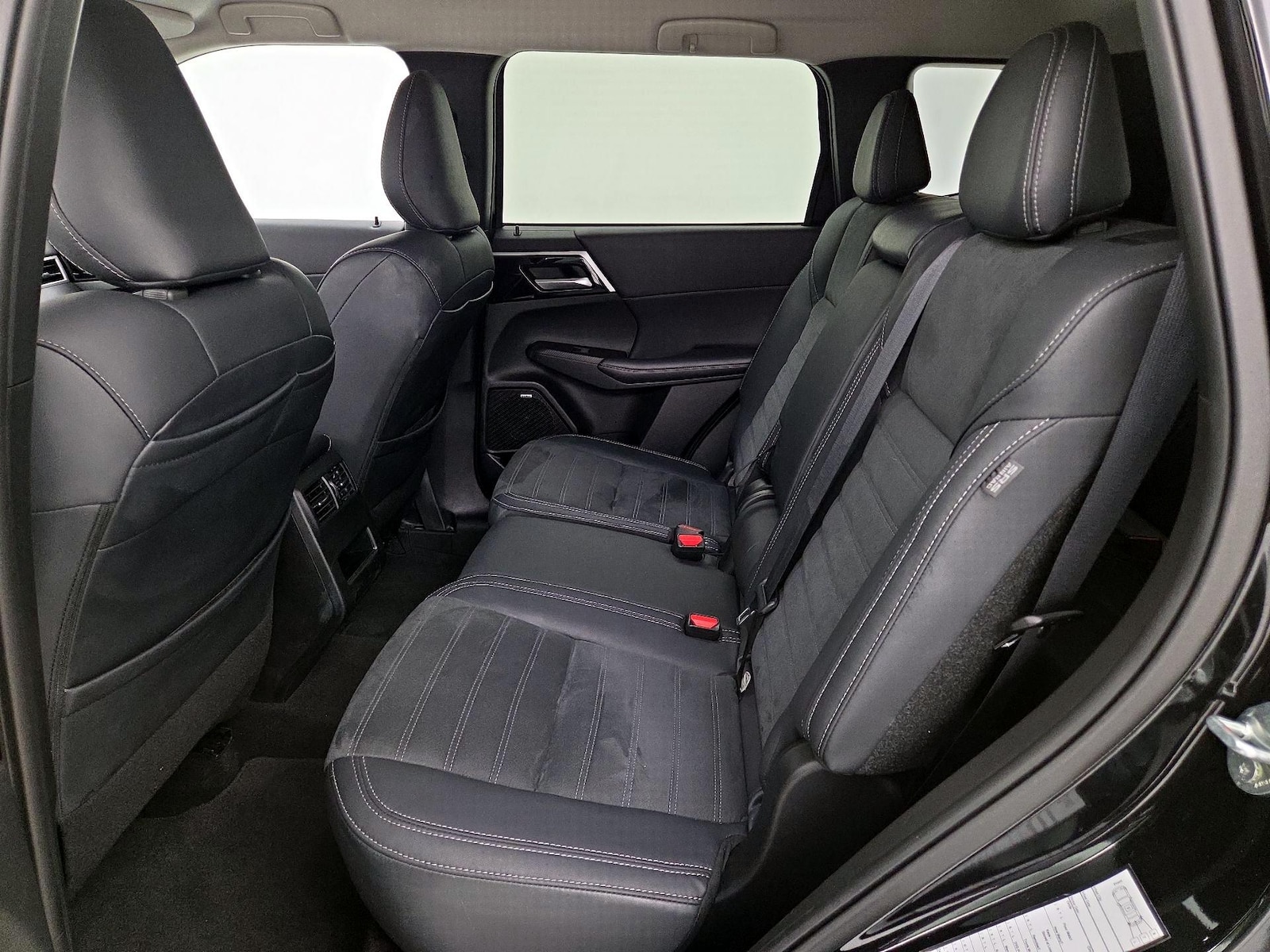 2025 Mitsubishi Outlander SE - Photo 21