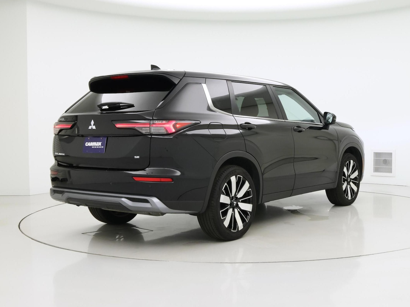 2025 Mitsubishi Outlander SE - Photo 9