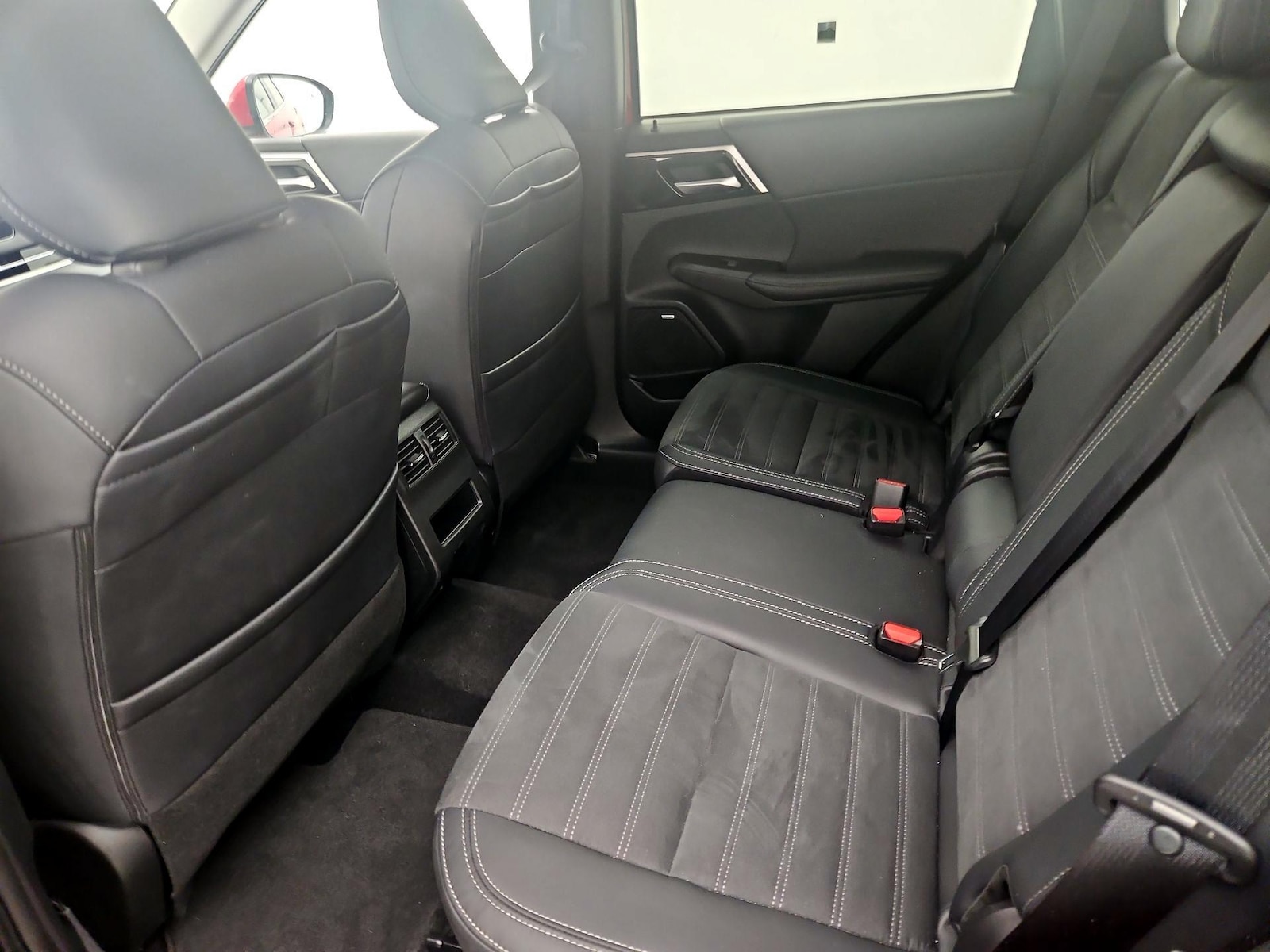 2025 Mitsubishi Outlander SE - Photo 21