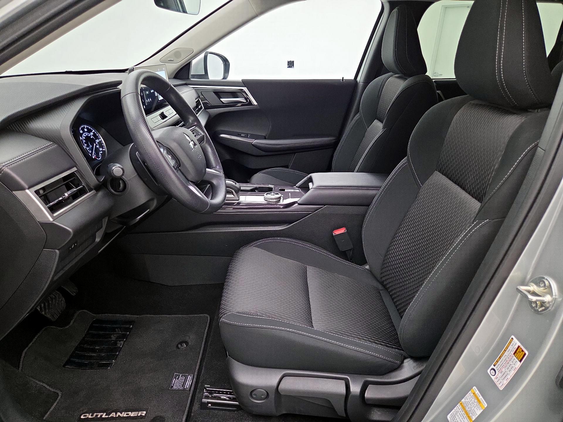 Thumbnail: 2025 Mitsubishi Outlander - 11