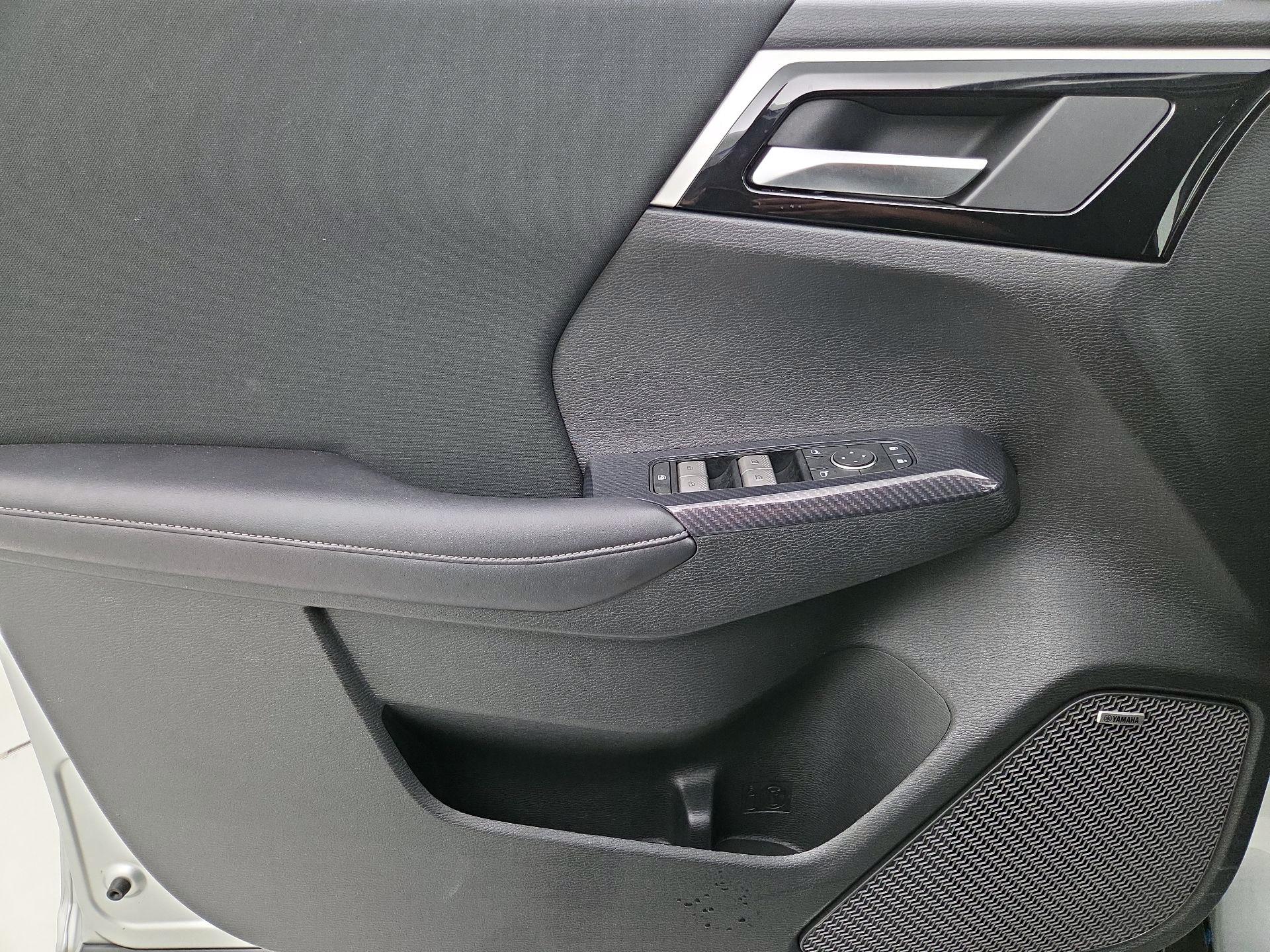 Thumbnail: 2025 Mitsubishi Outlander - 12