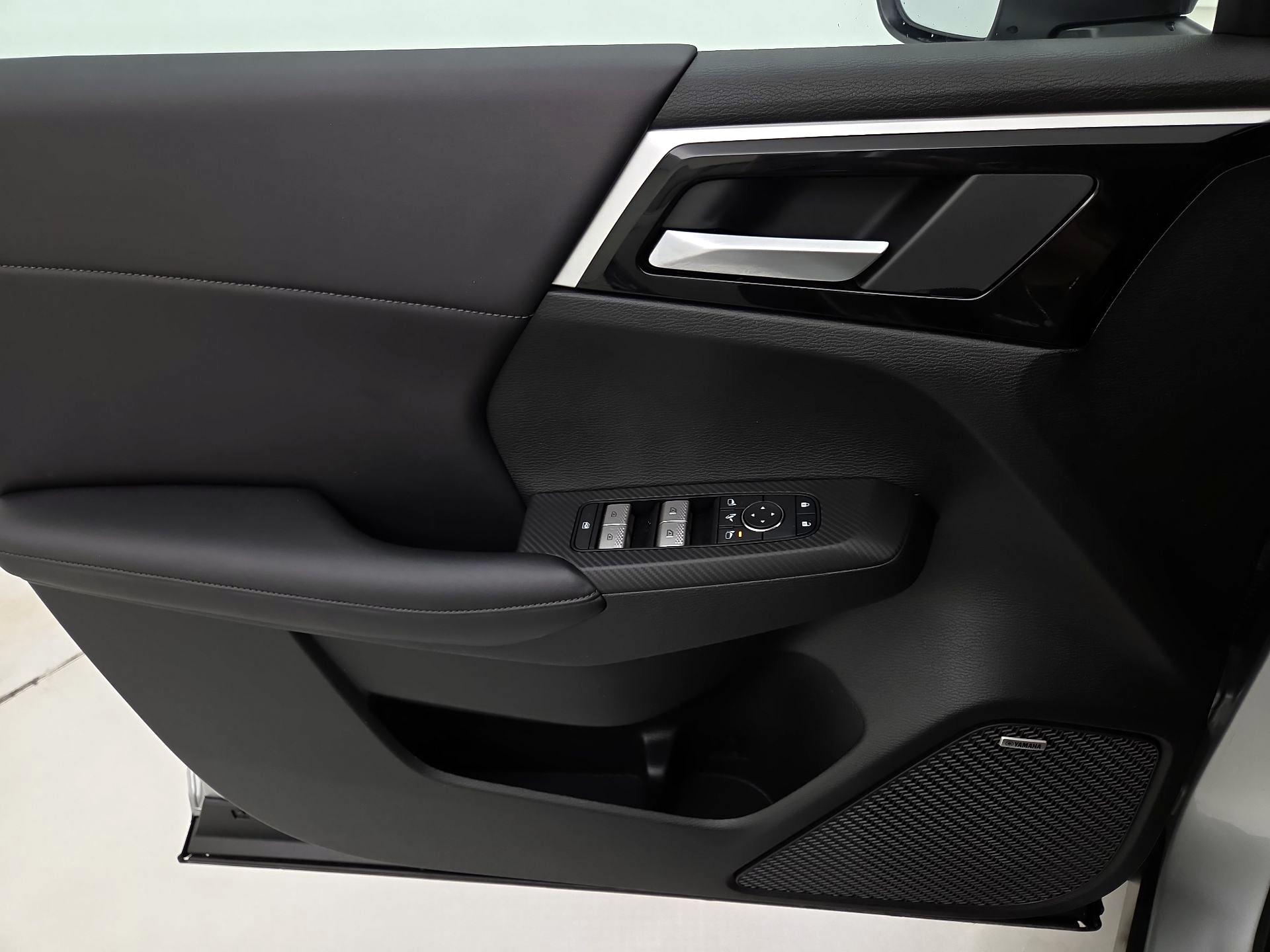 Thumbnail: 2025 Mitsubishi Outlander - 12