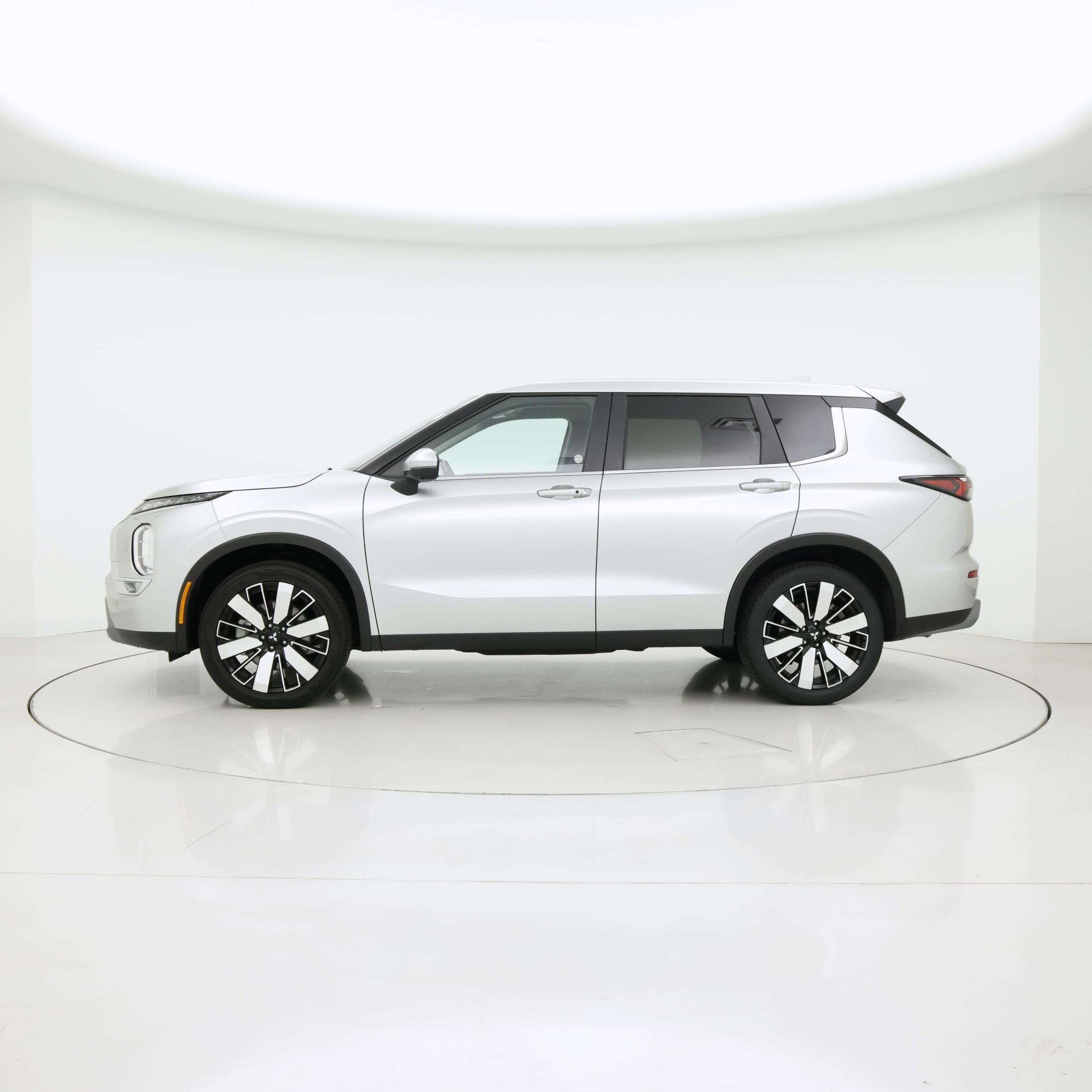 Thumbnail: 2025 Mitsubishi Outlander - 3