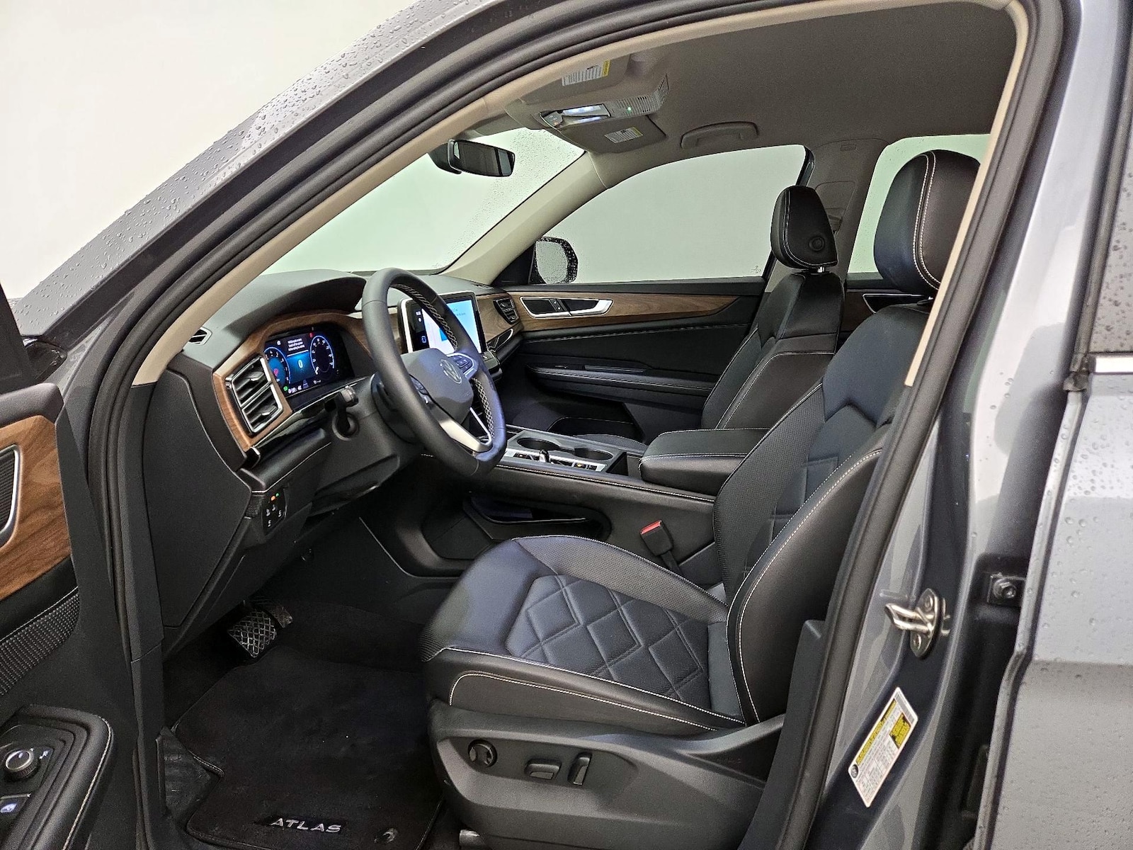 2024 Volkswagen Atlas SE - Photo 12