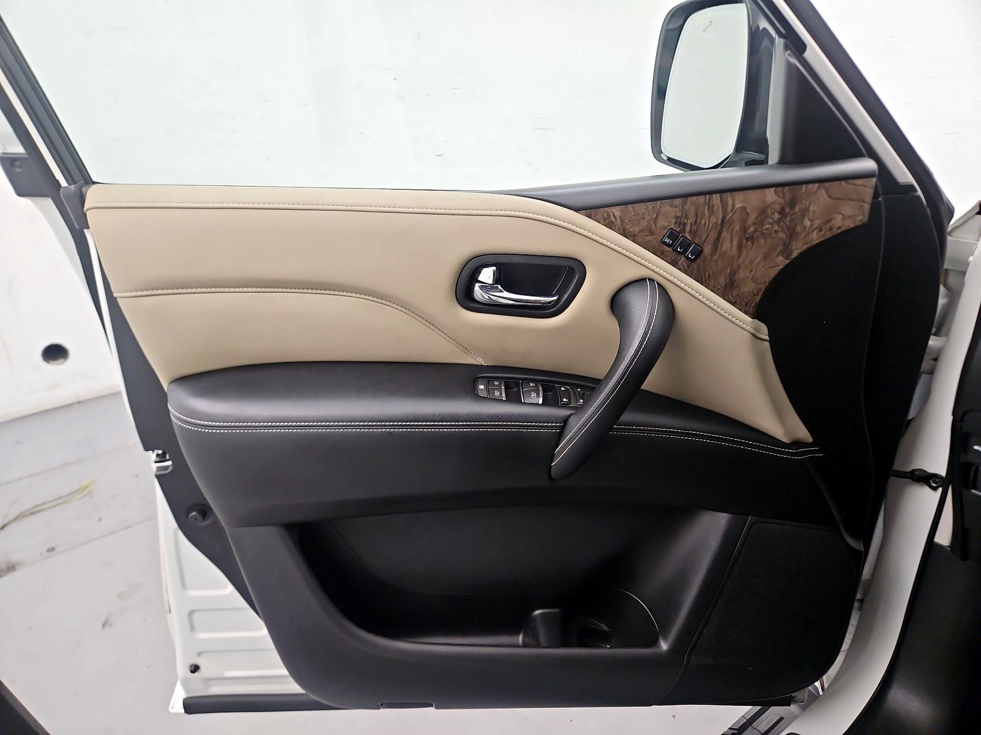 Thumbnail: 2023 INFINITI QX80 - 10
