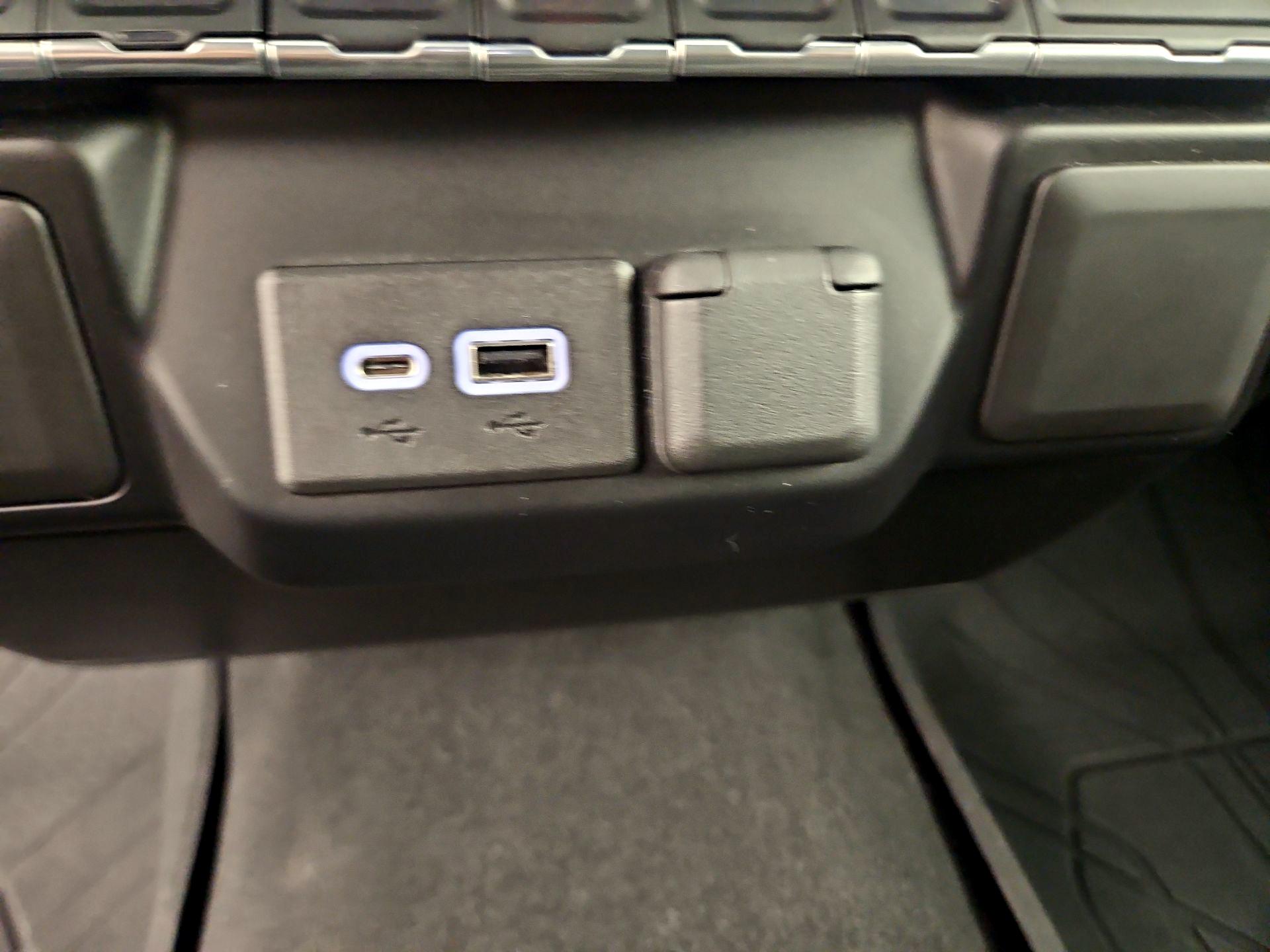 Thumbnail: 2021 Chevrolet Silverado 1500 - 16