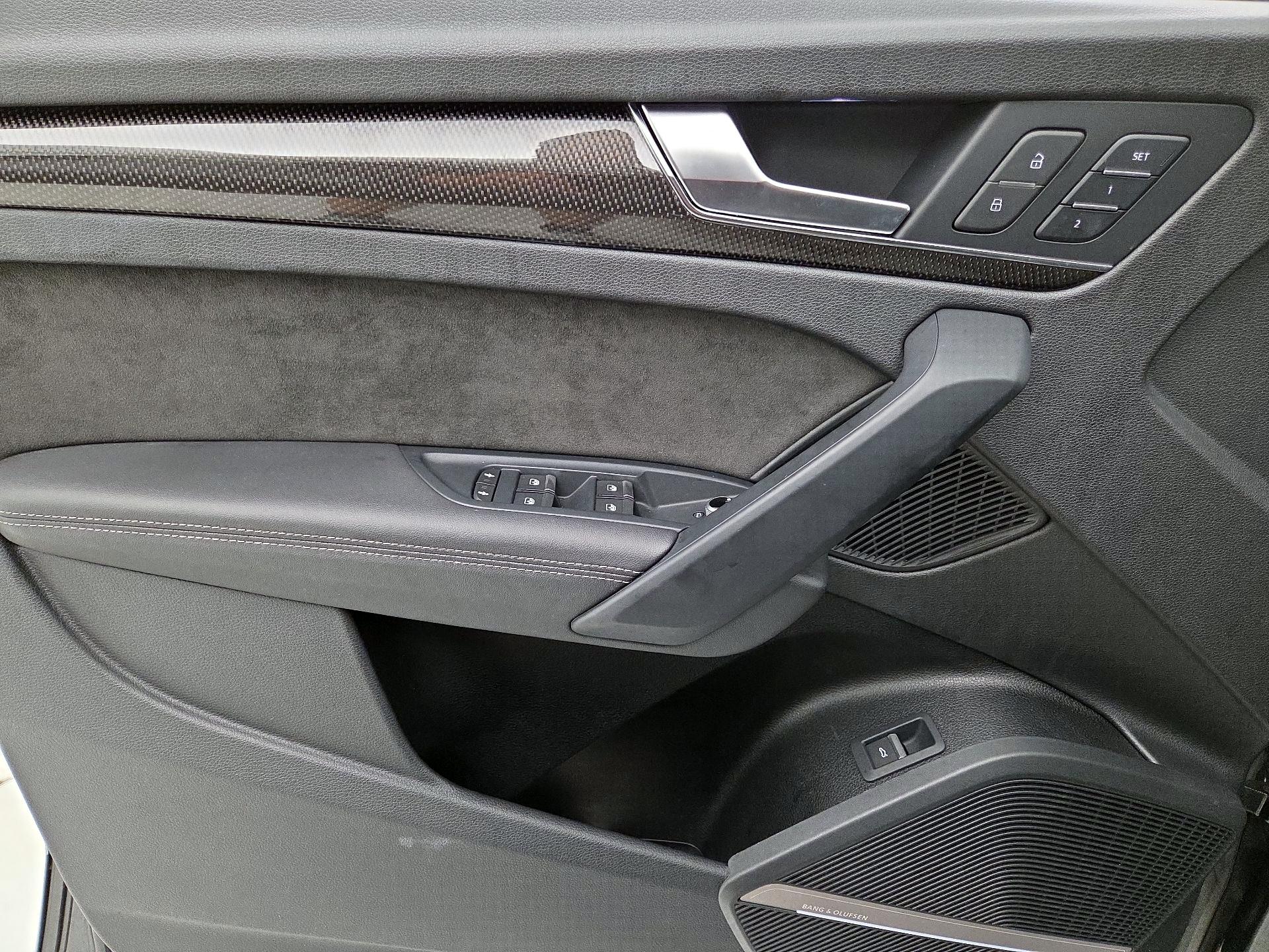 Thumbnail: 2020 Audi SQ5 - 12