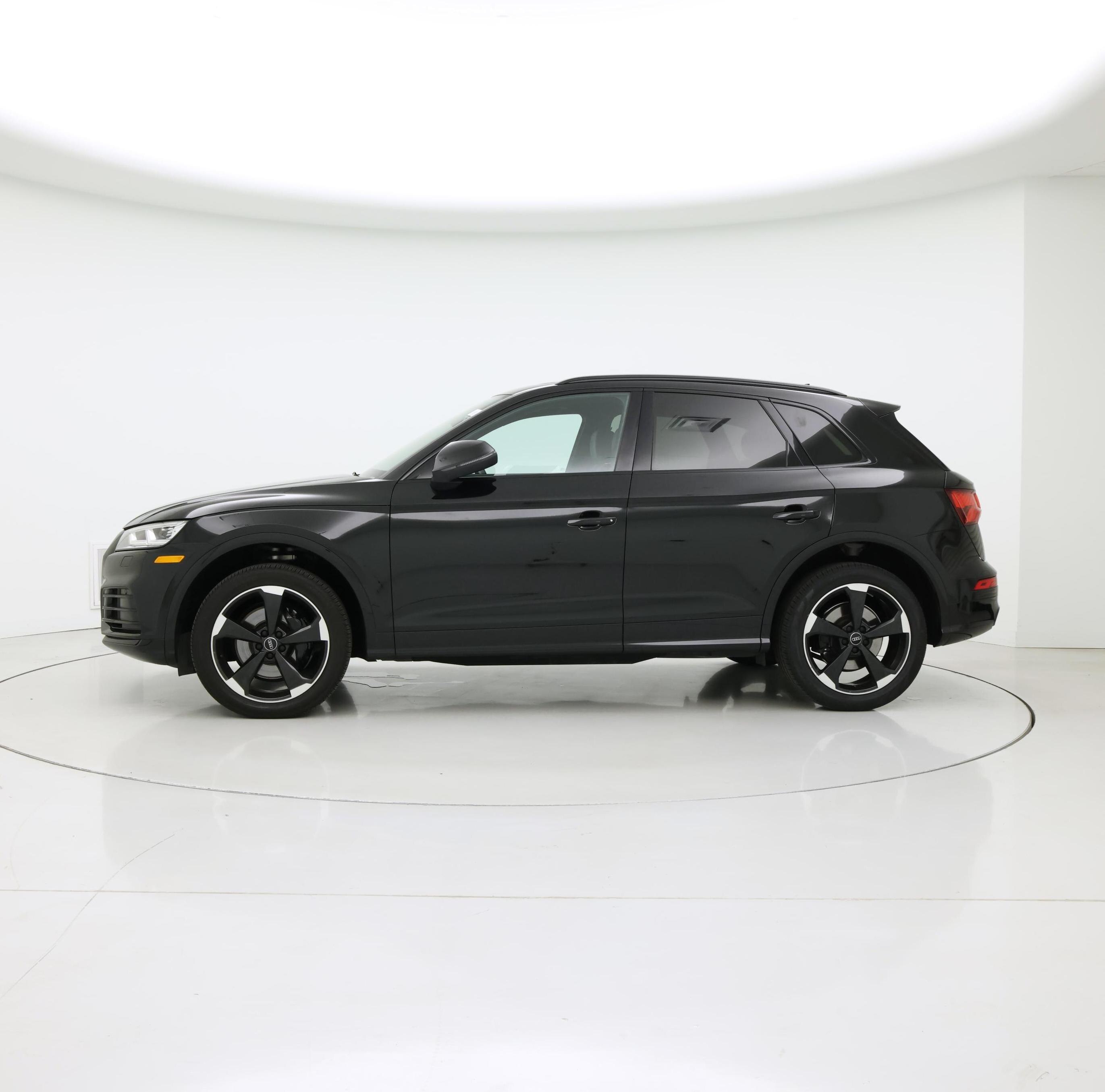 Thumbnail: 2020 Audi SQ5 - 3