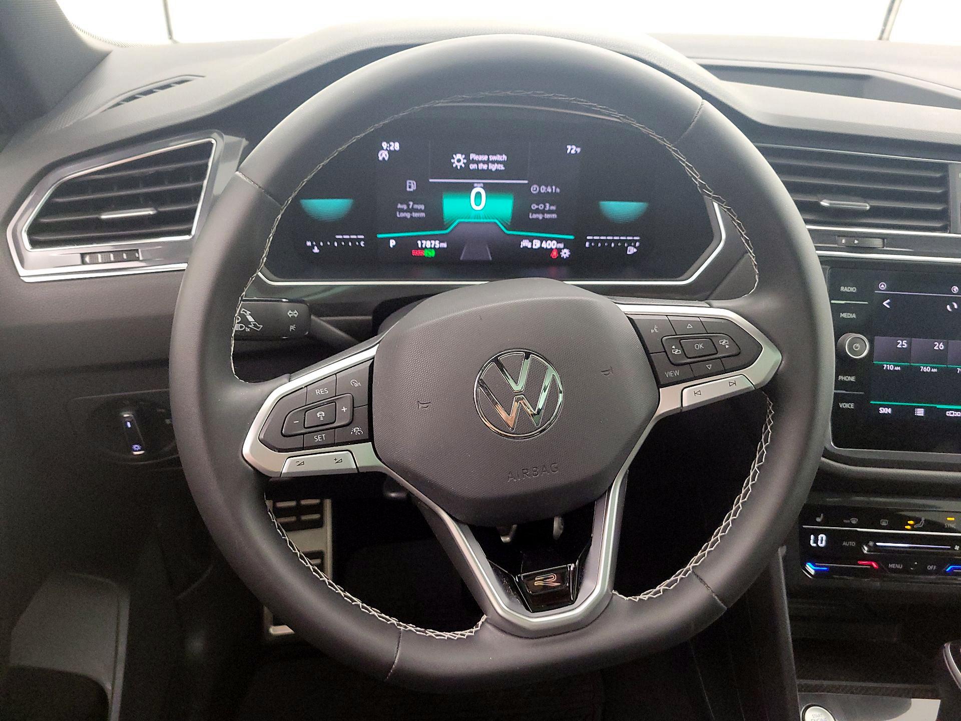 Thumbnail: 2023 Volkswagen Tiguan - 10