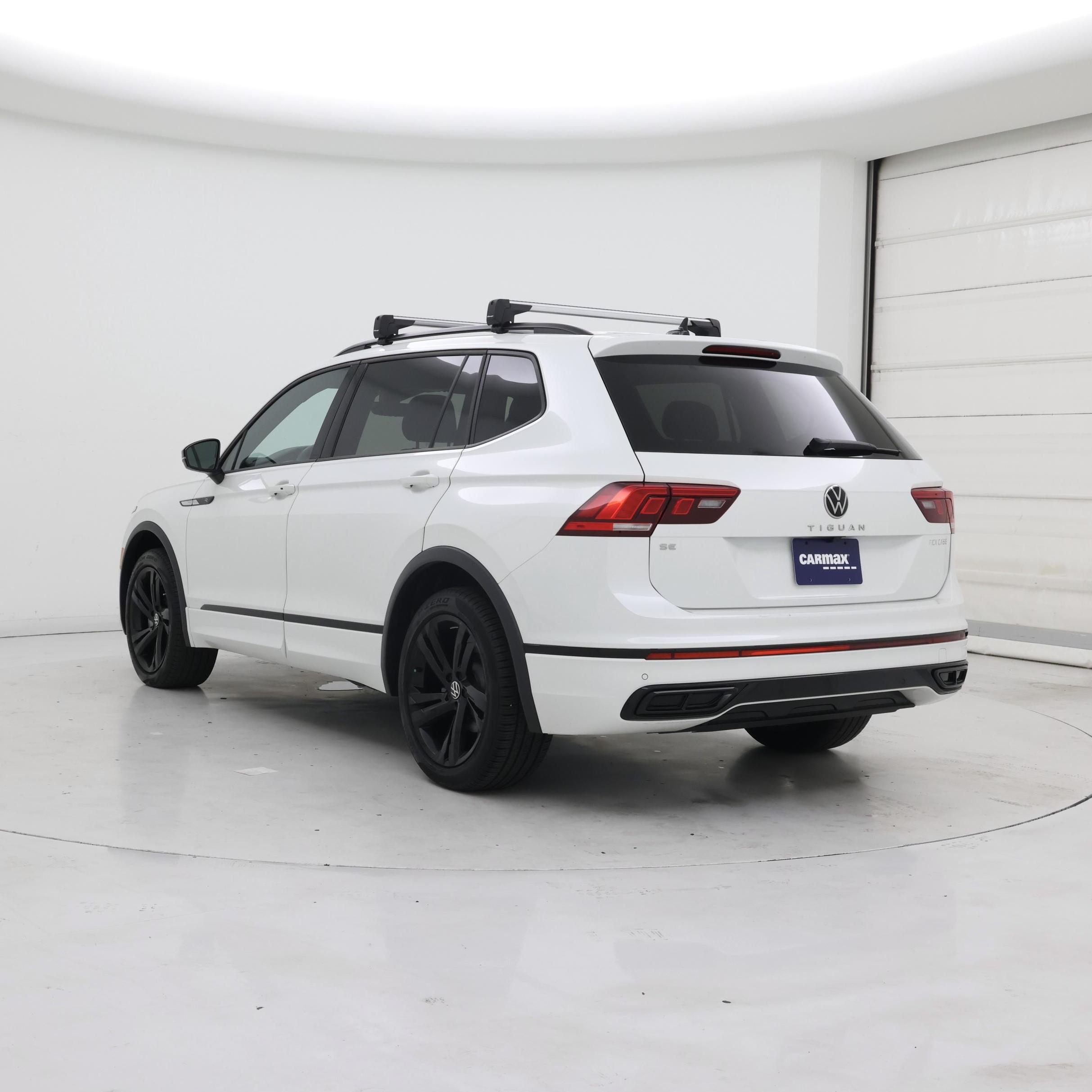 Thumbnail: 2023 Volkswagen Tiguan - 2