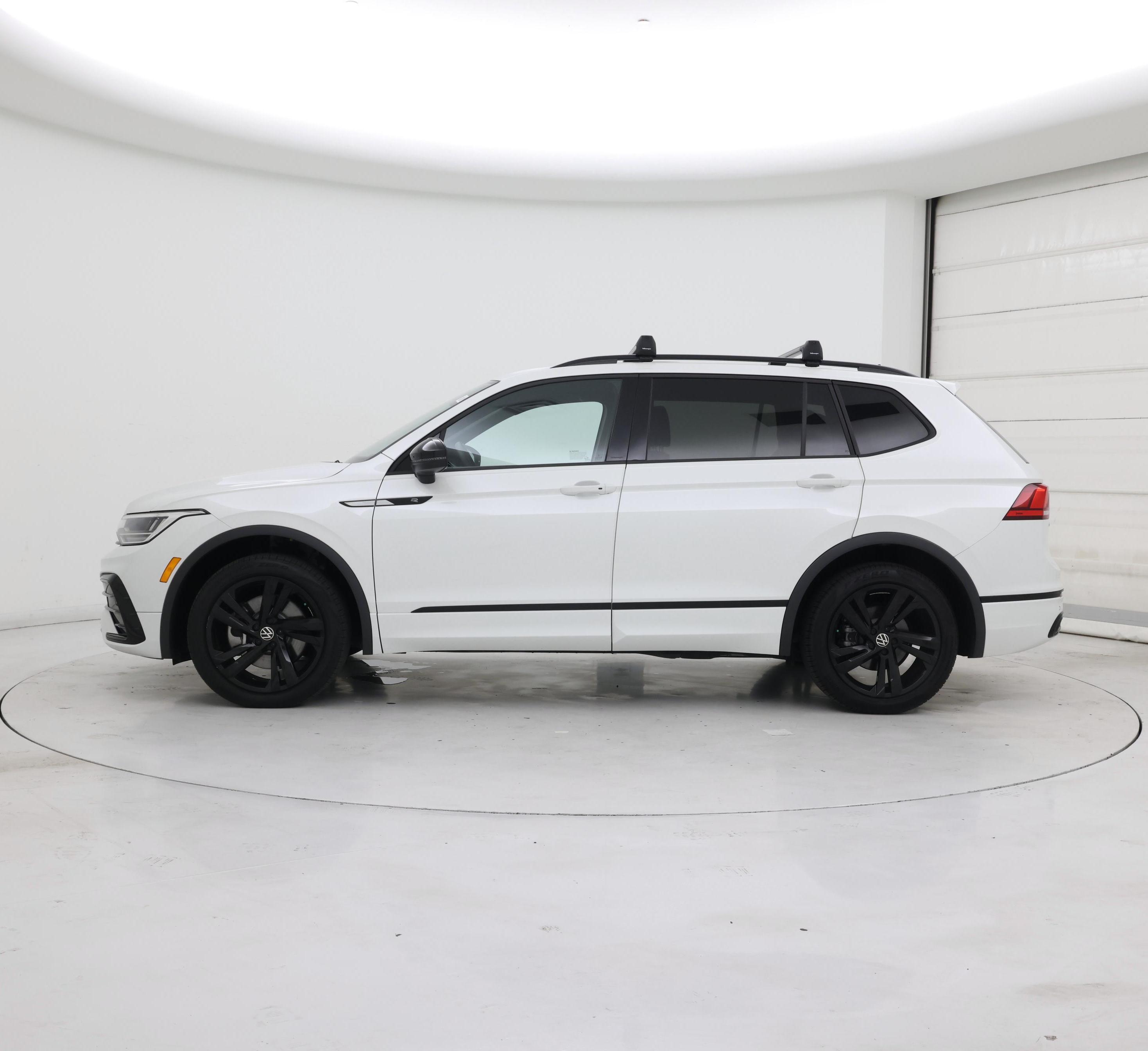 Thumbnail: 2023 Volkswagen Tiguan - 3
