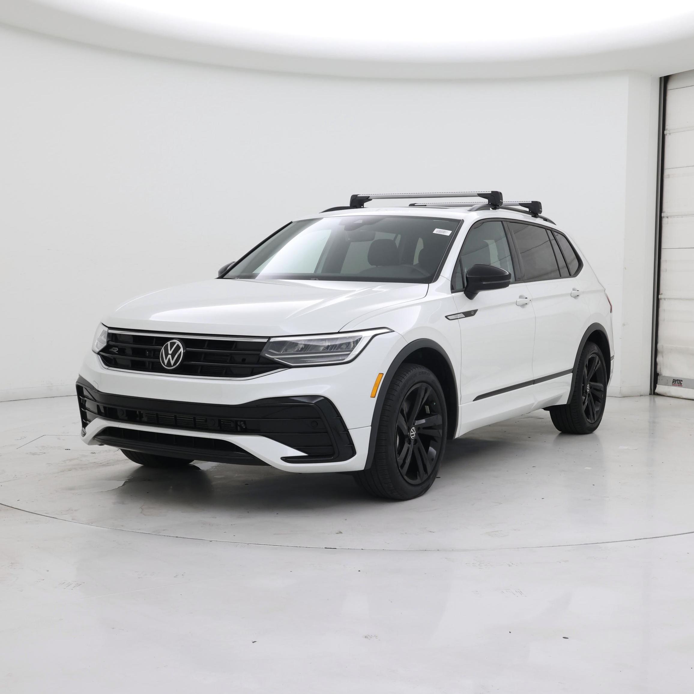 Thumbnail: 2023 Volkswagen Tiguan - 4