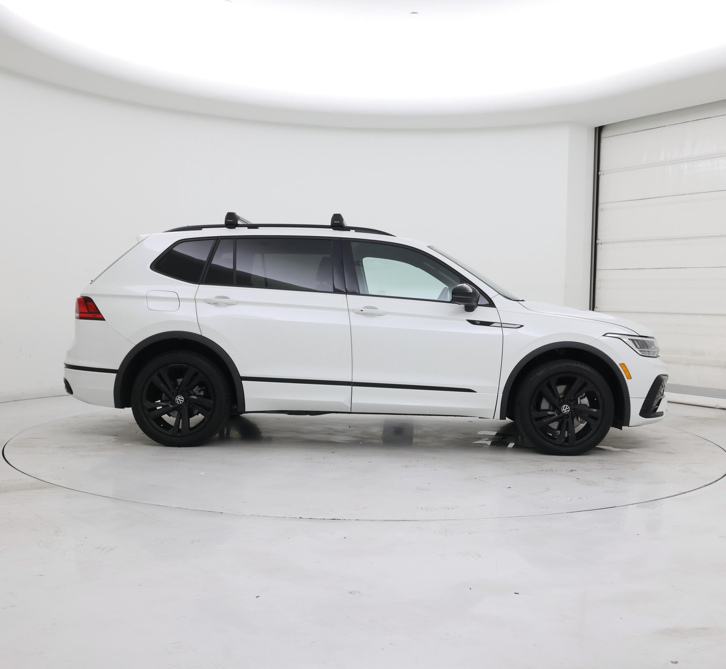 Thumbnail: 2023 Volkswagen Tiguan - 7