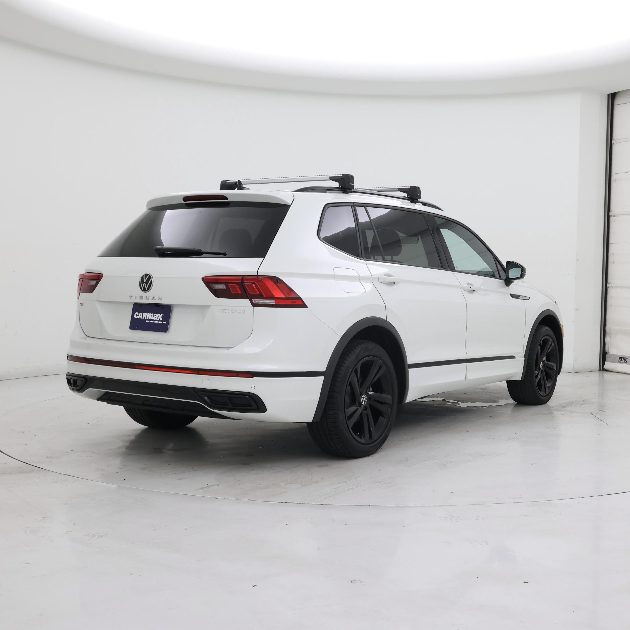 Thumbnail: 2023 Volkswagen Tiguan - 8