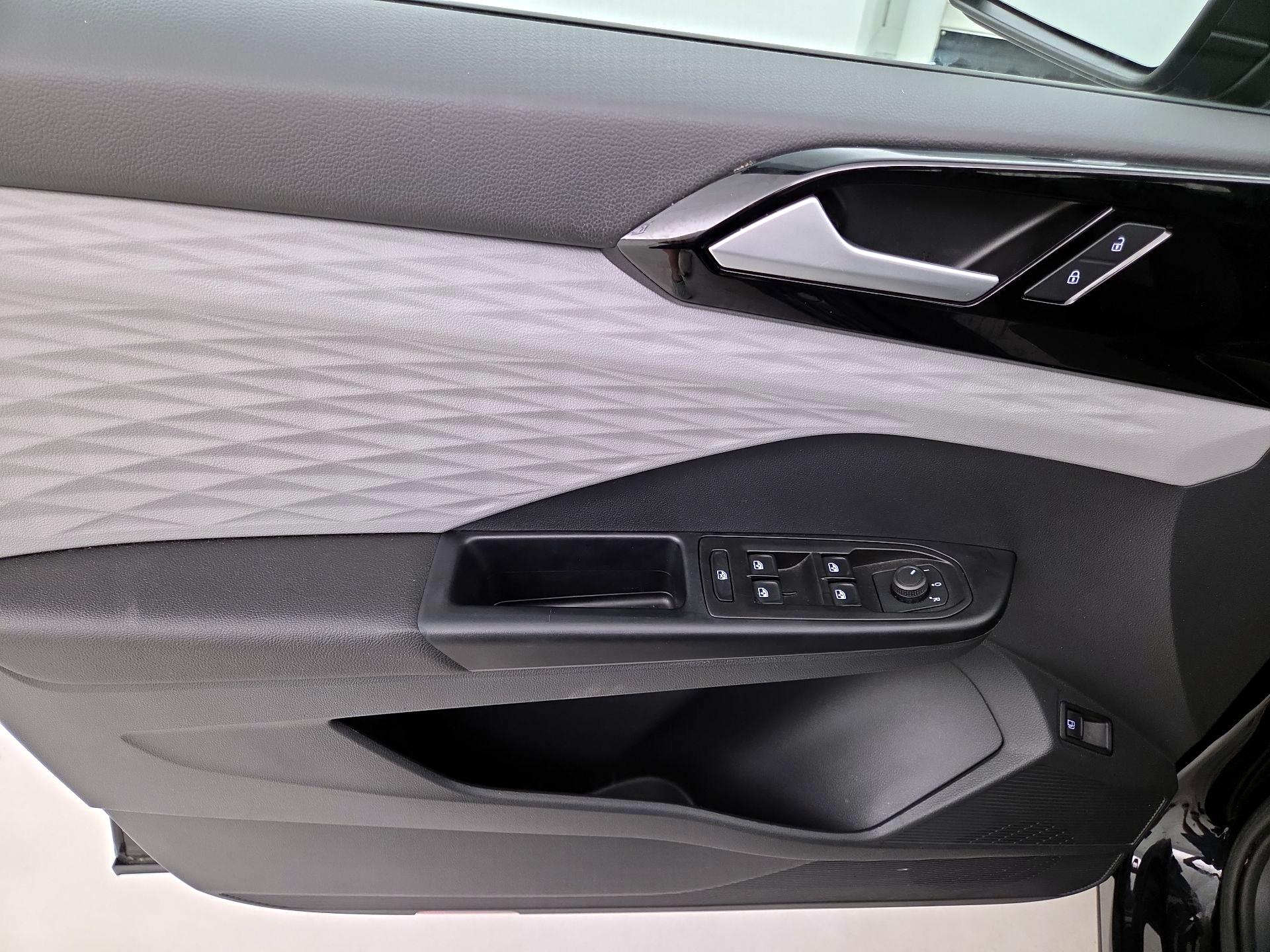 Thumbnail: 2023 Volkswagen Taos - 12