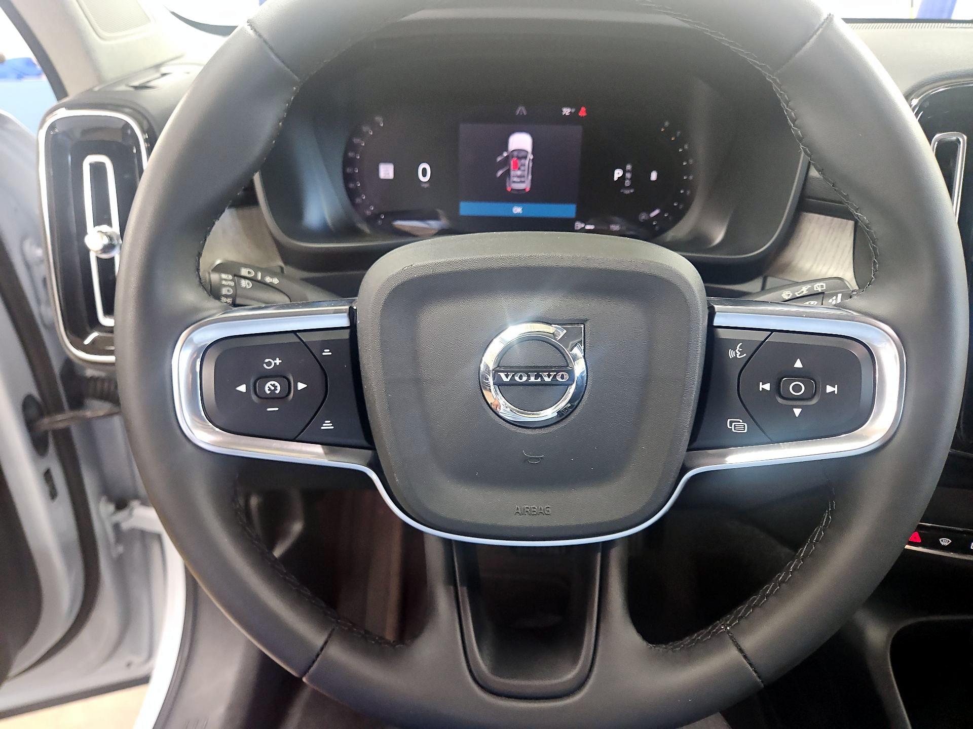 Thumbnail: 2024 Volvo XC40 - 10