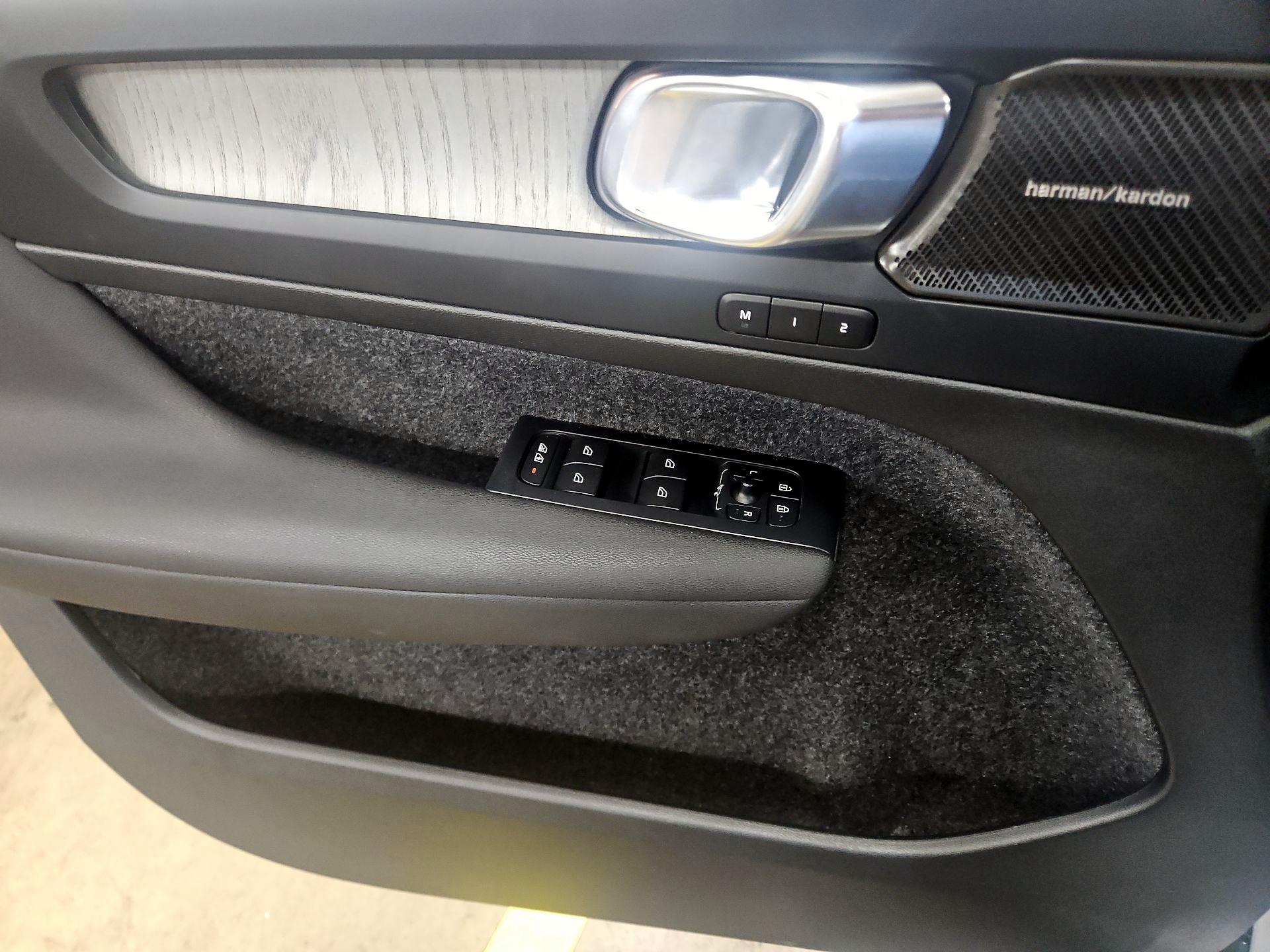 Thumbnail: 2024 Volvo XC40 - 12