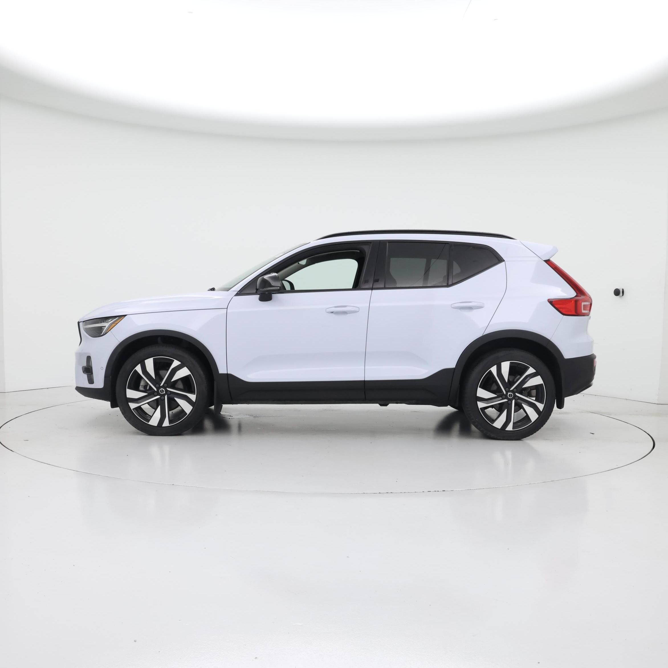 Thumbnail: 2024 Volvo XC40 - 3