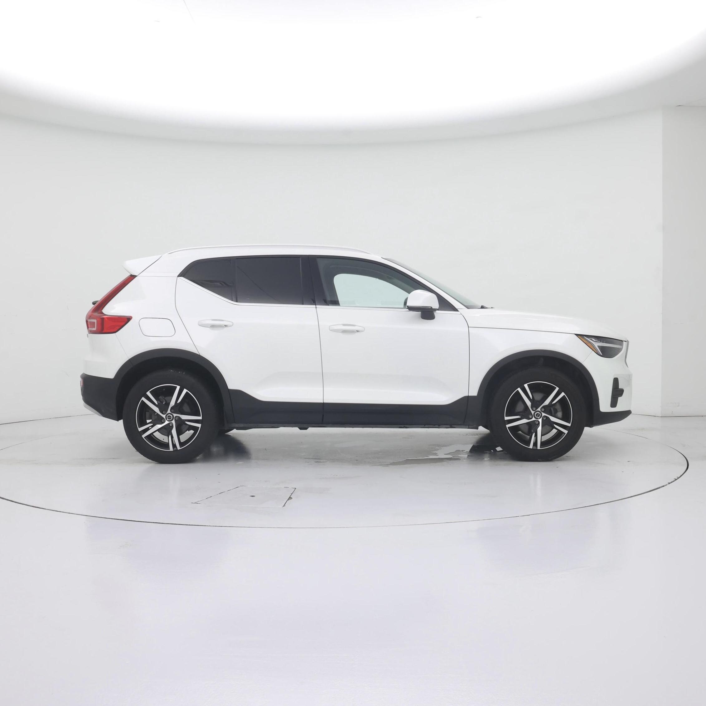 Thumbnail: 2025 Volvo XC40 - 7