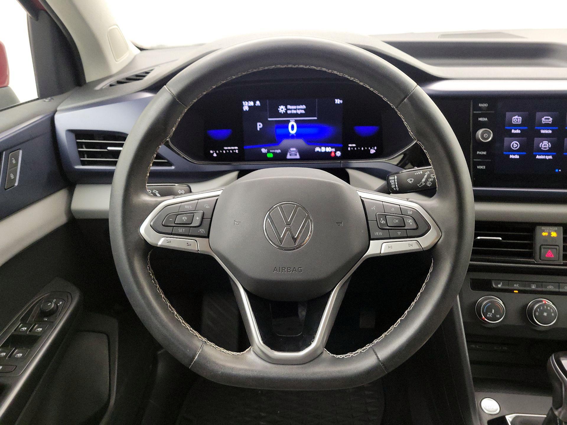 Thumbnail: 2022 Volkswagen Taos - 10