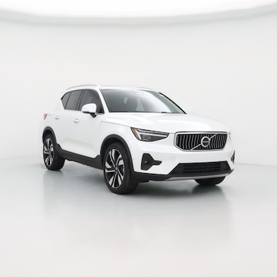 2024 Volvo XC40 B5 Ultimate Dark Theme