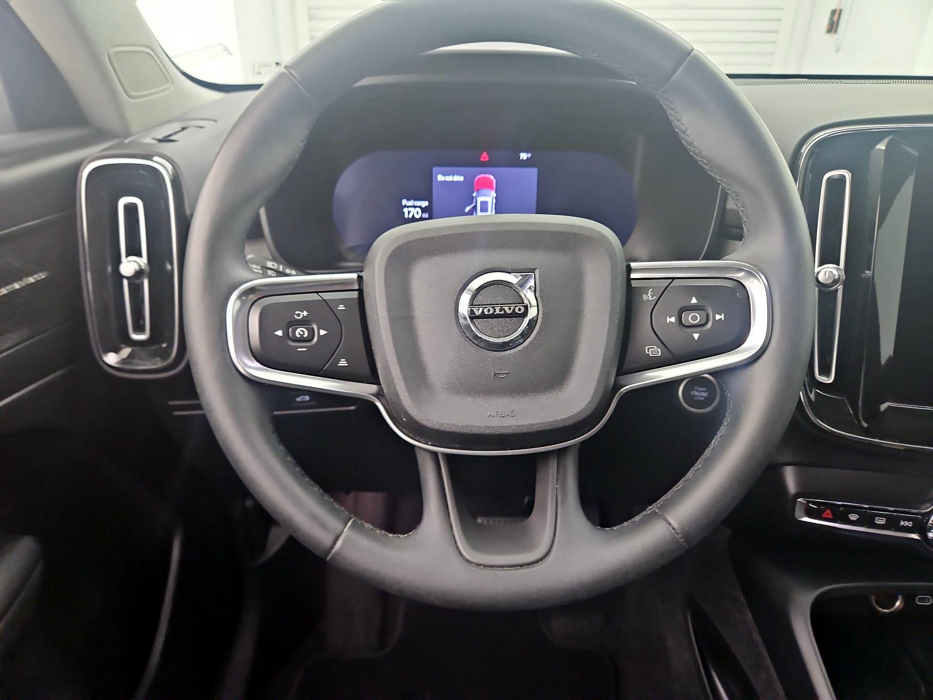 Thumbnail: 2024 Volvo XC40 - 10