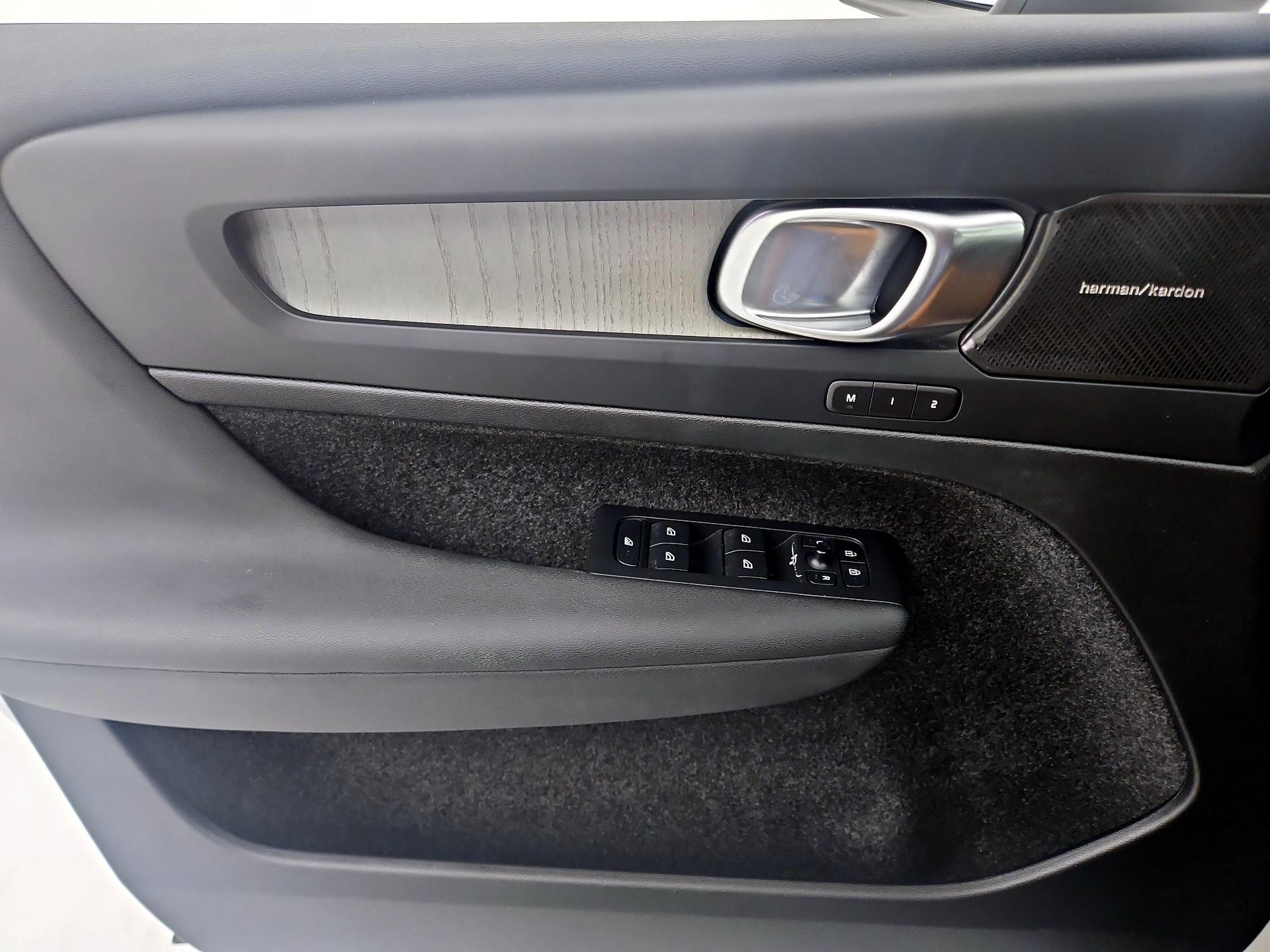 Thumbnail: 2024 Volvo XC40 - 12