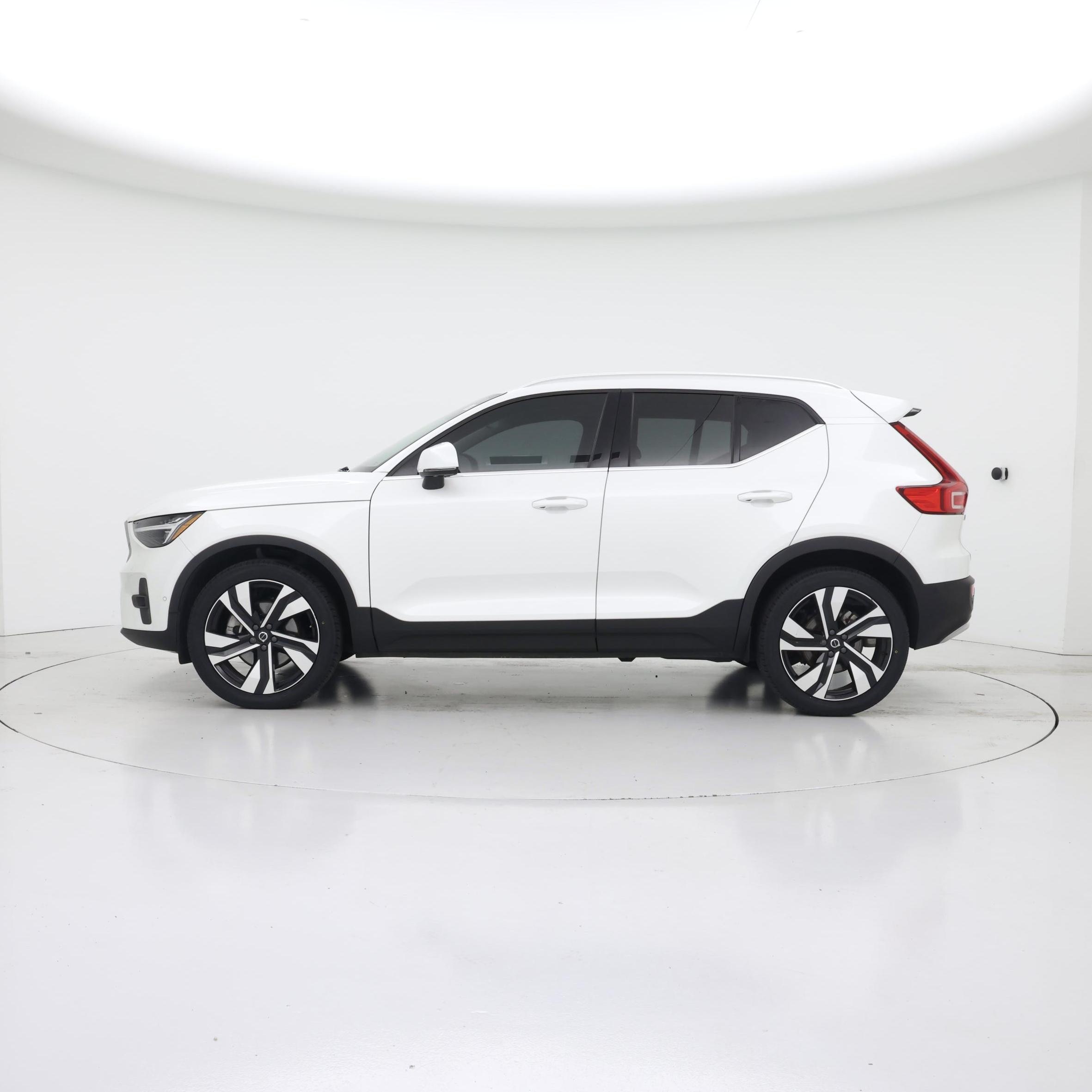 Thumbnail: 2024 Volvo XC40 - 3