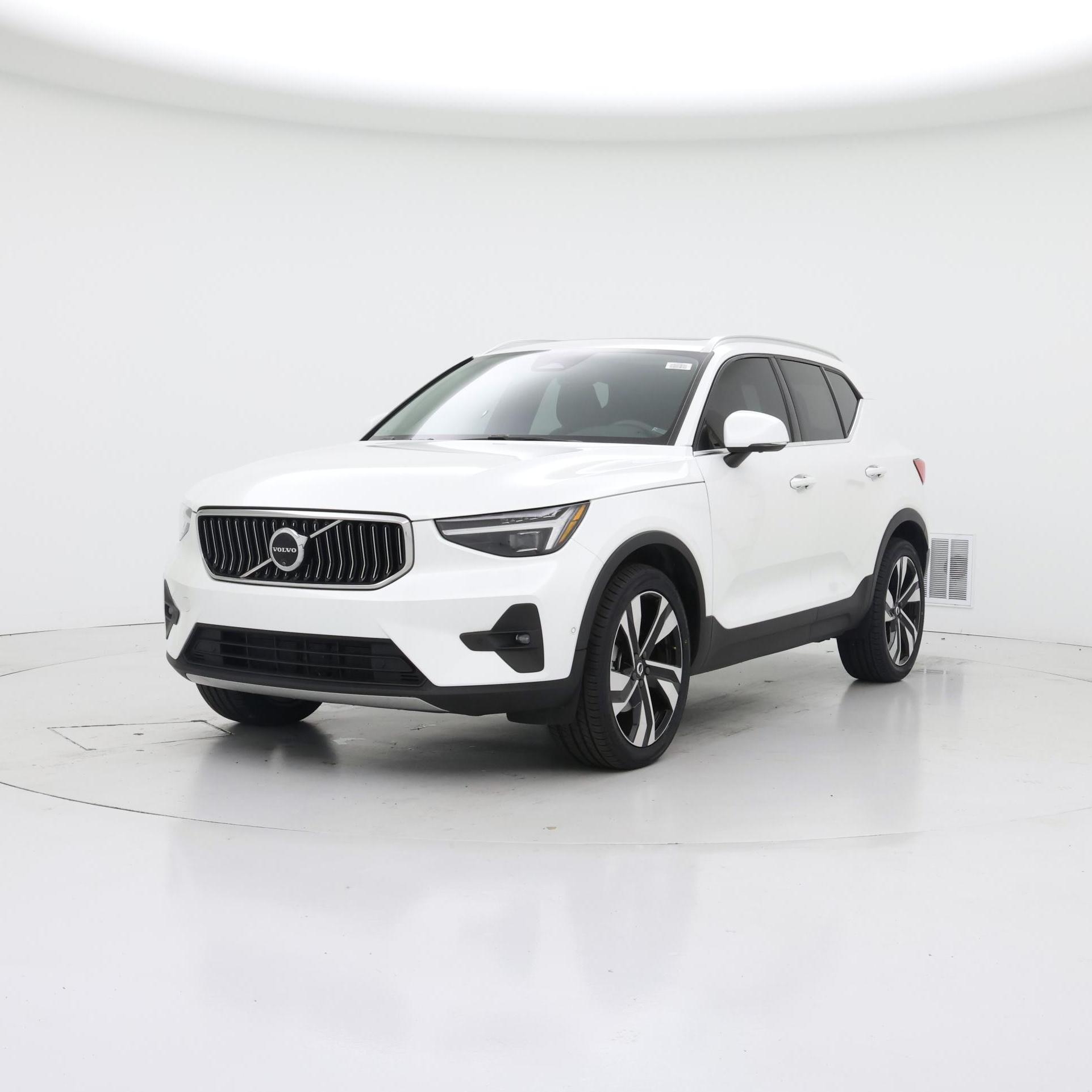 Thumbnail: 2024 Volvo XC40 - 4