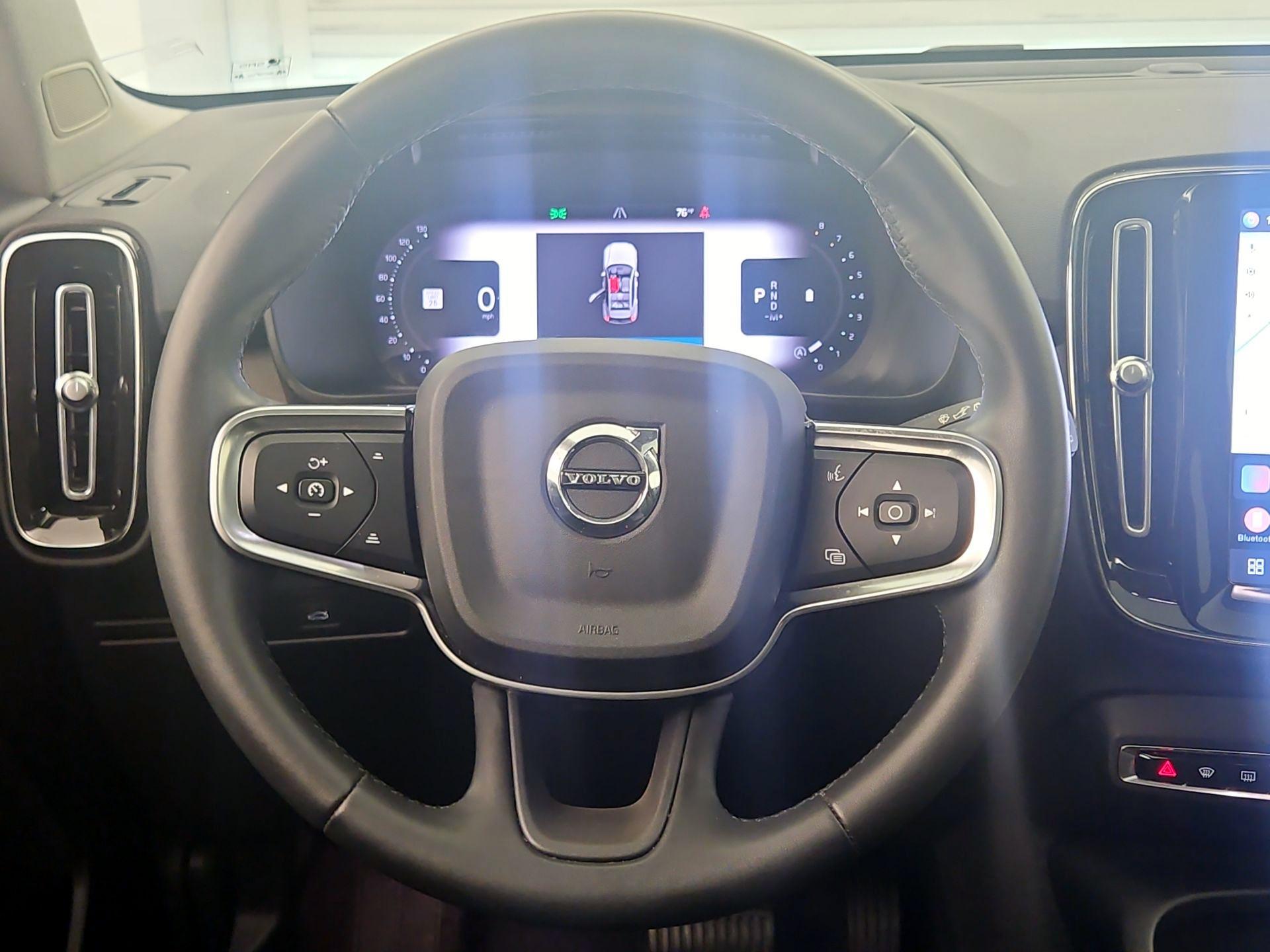 Thumbnail: 2024 Volvo XC40 - 10