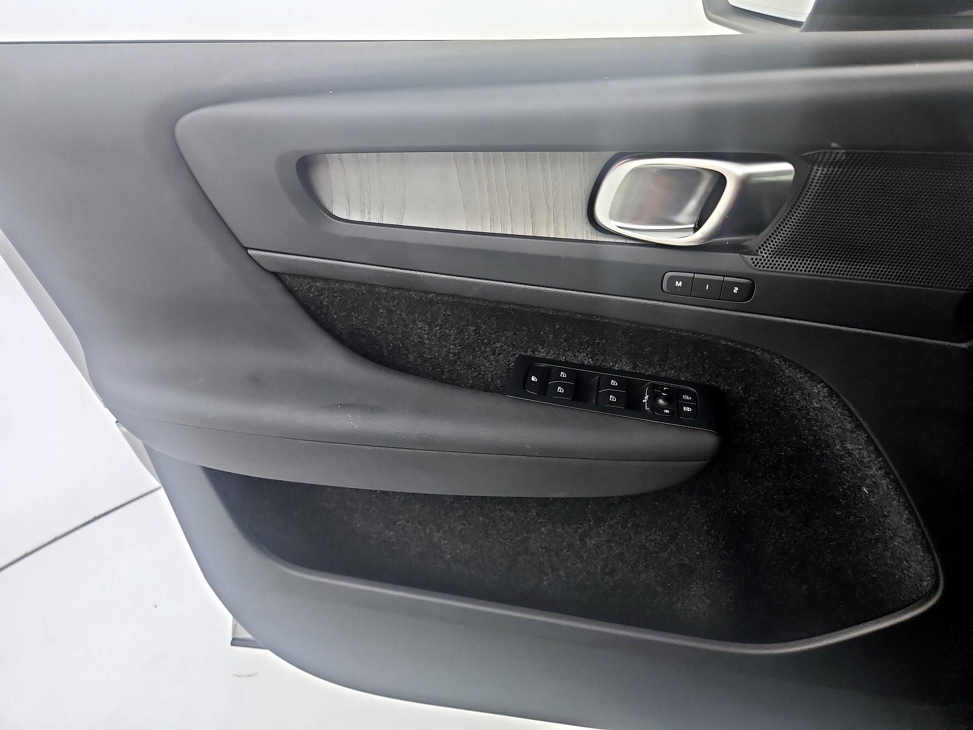 Thumbnail: 2024 Volvo XC40 - 12