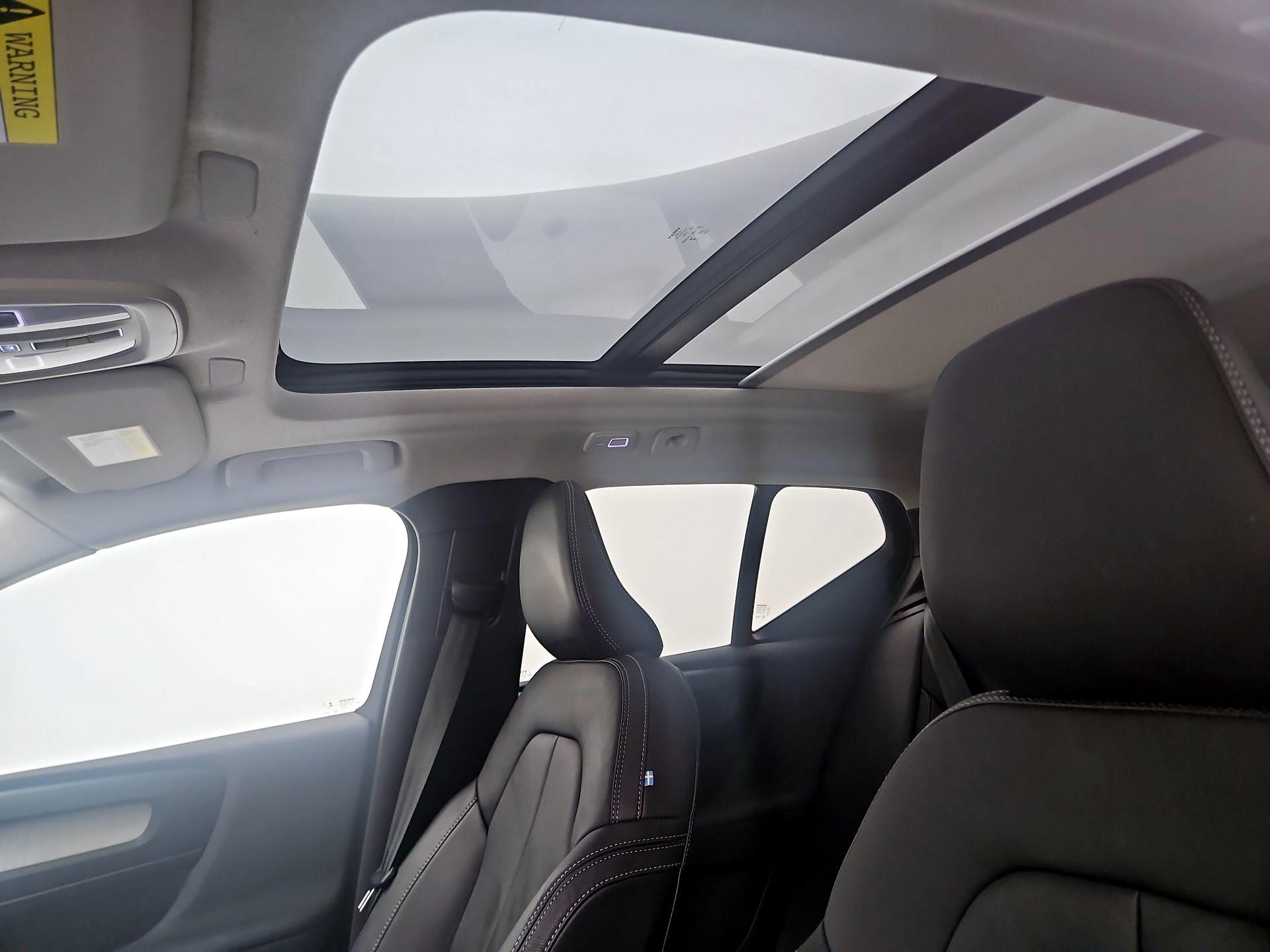 Thumbnail: 2024 Volvo XC40 - 19