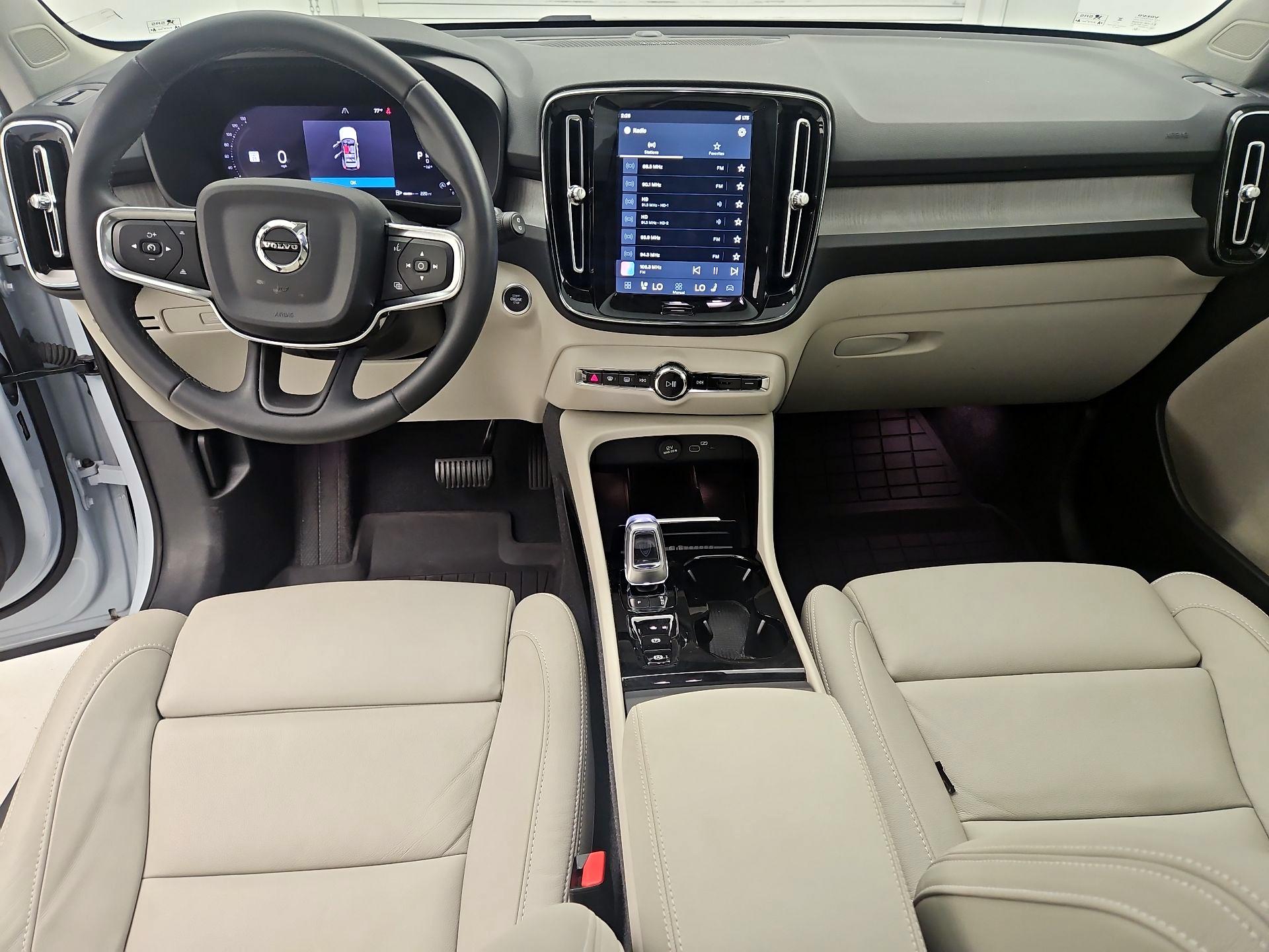 Thumbnail: 2024 Volvo XC40 - 9